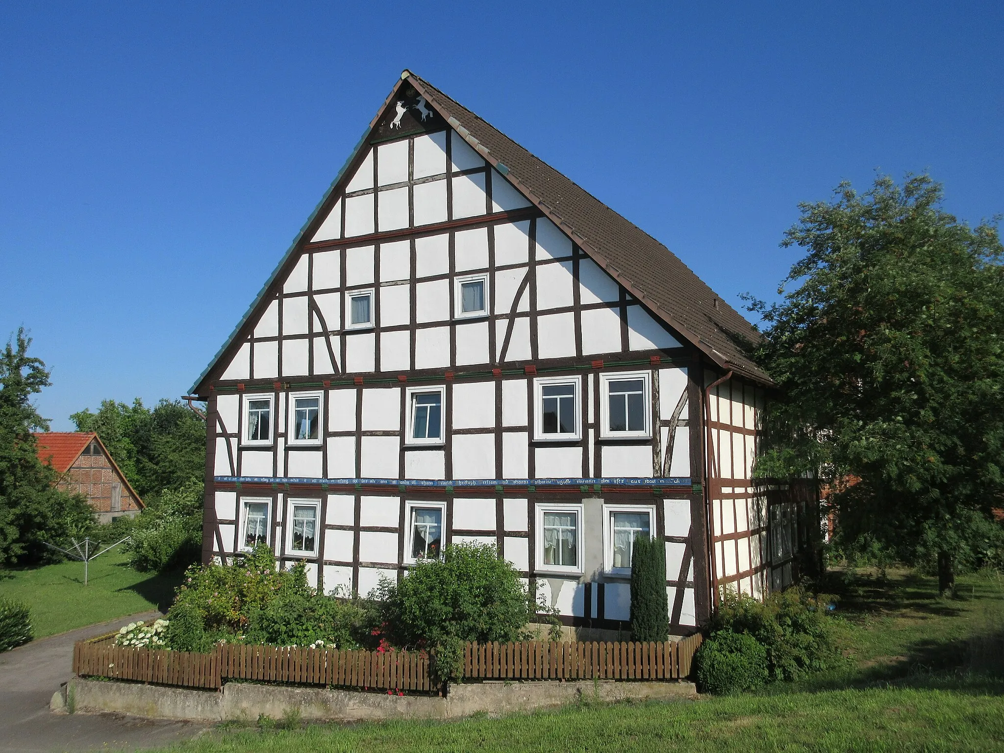 Photo showing: Denkmalgeschütztes Wohnhaus in Fachwerkbauweise.