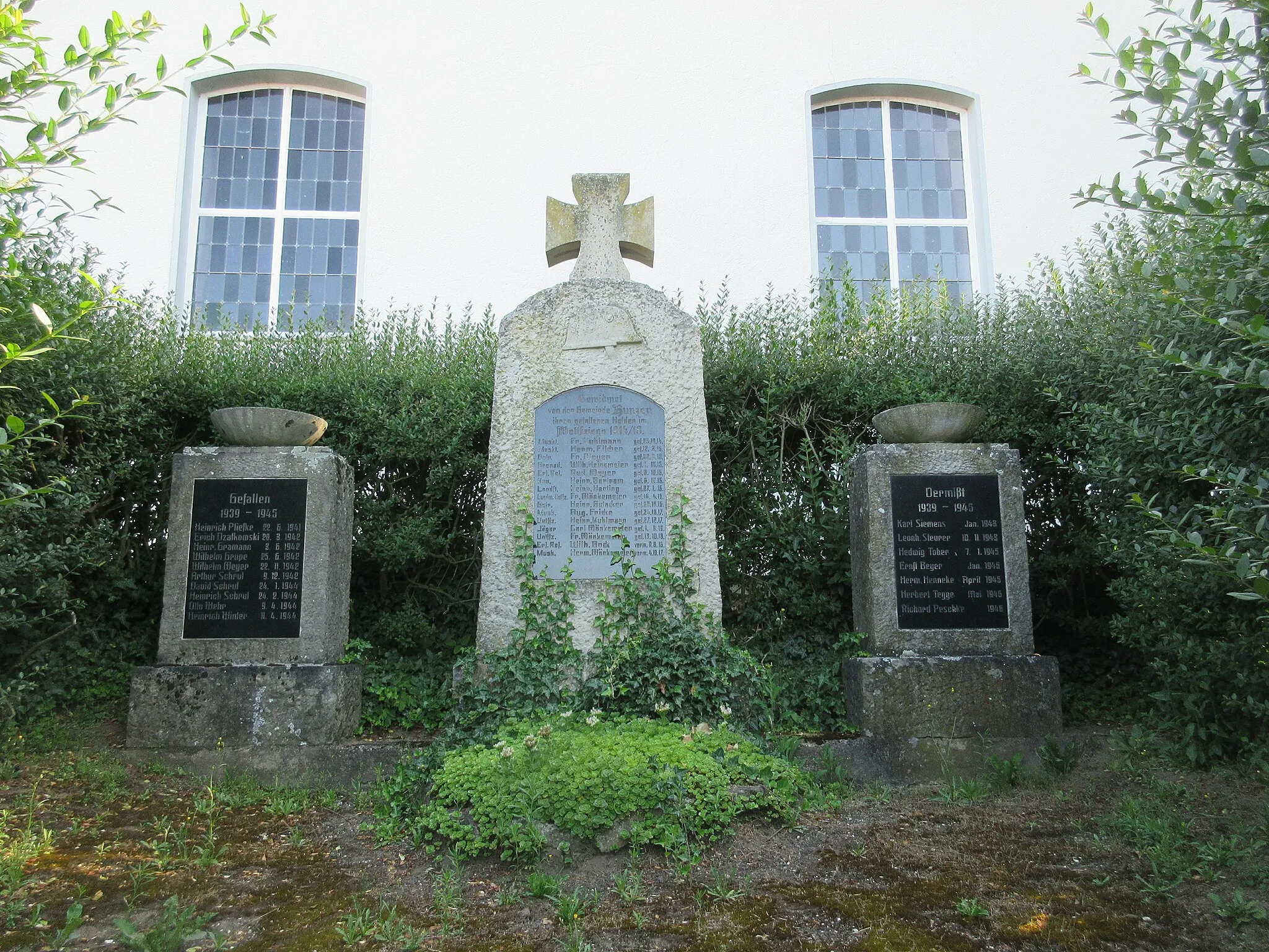 Photo showing: Mahnmal (Kriegerdenkmal) in Gedenken an die Kriegstoten.