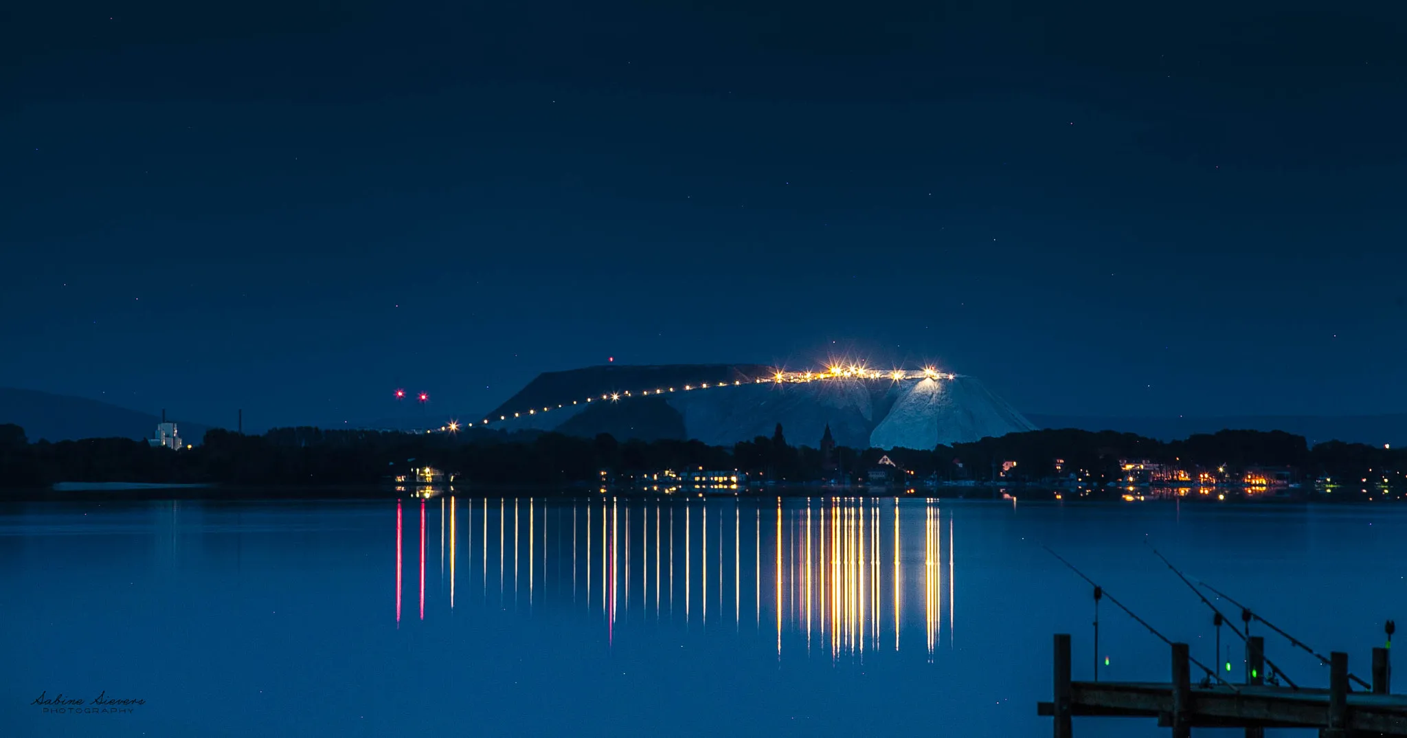 Photo showing: 500px provided description: Langzeitbelichtung am Steinhuder Meer. Aufgenommen an der alten Moorh?tte in Mardorf in Richtung Steinhude / Bokeloh [#Blaue Stunde ,#Mardorf]