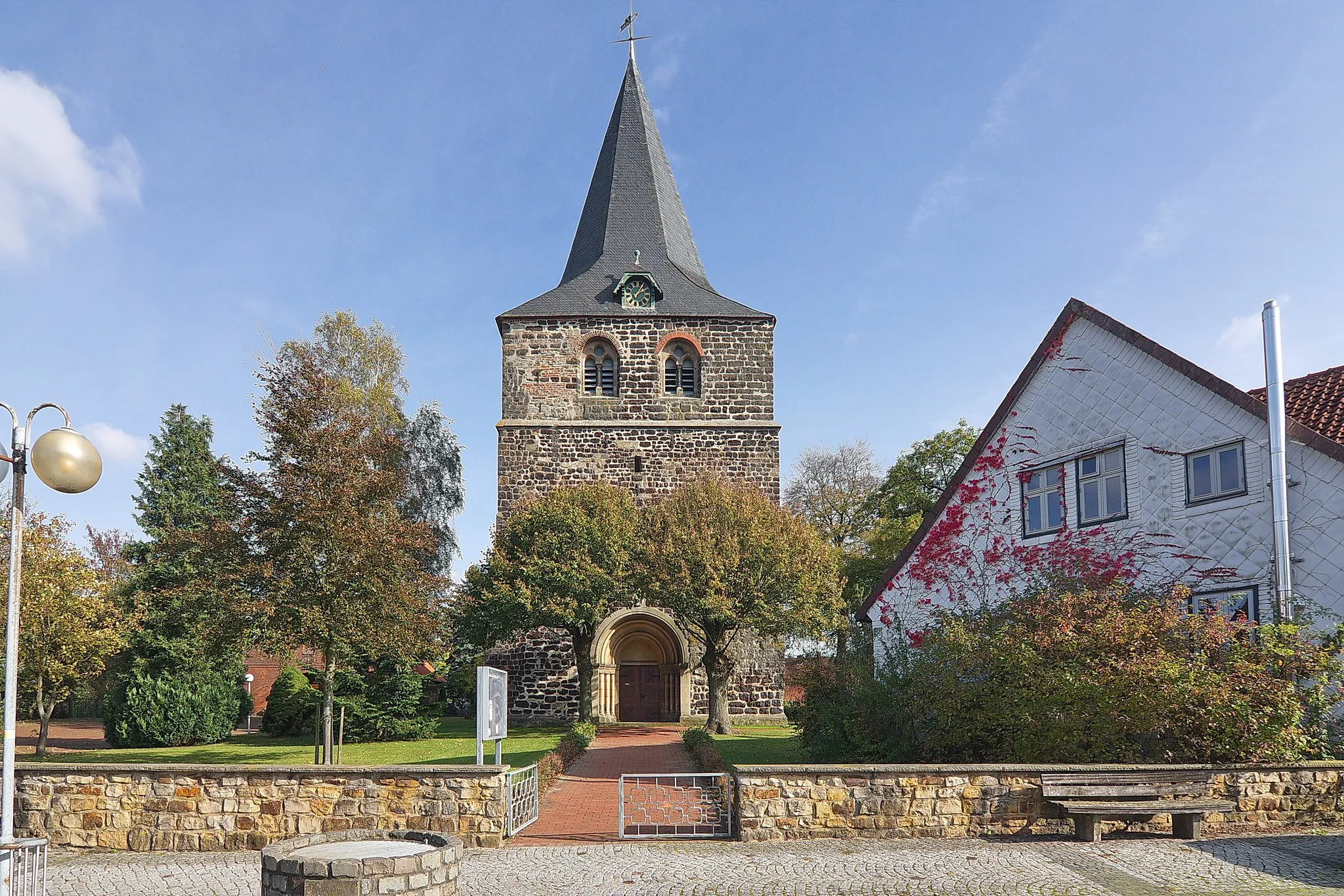 Photo showing: St. Osdag-Kirche in Mandelsloh (Neustadt am Rübenberge), Niedersachsen, Deutschland