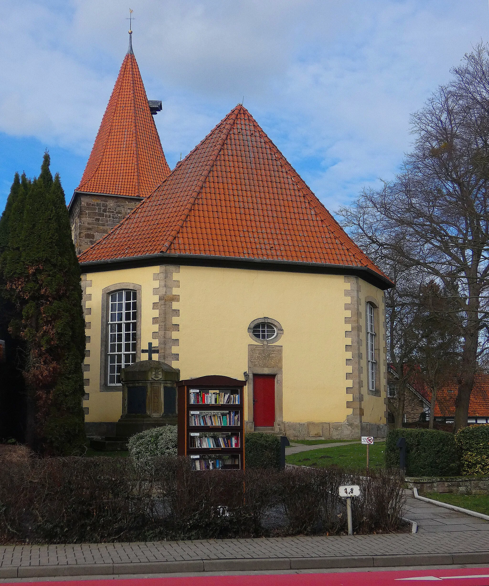 Photo showing: öffentlicher Bücherschrank