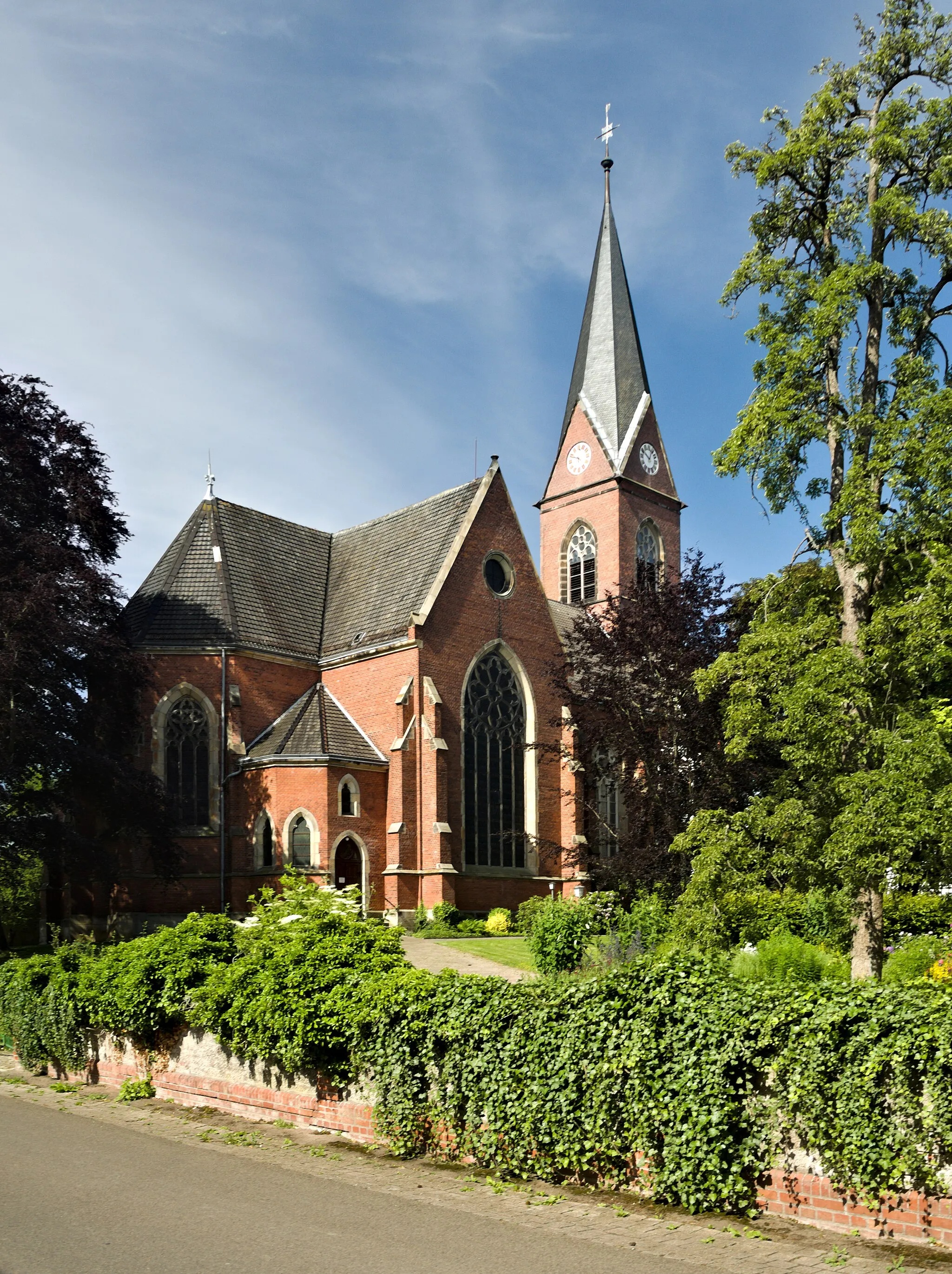Photo showing: Nr. 31 in Petershagen
Ev. Pfarrkirche Lahde
An der Kirche 1
32469 Petershagen

52.369881,8.991828
