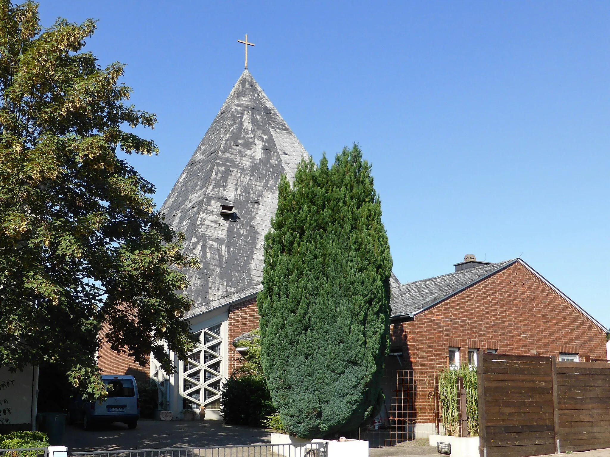 Photo showing: Ehemalige katholische Liebfrauenkirche in Münchehagen.