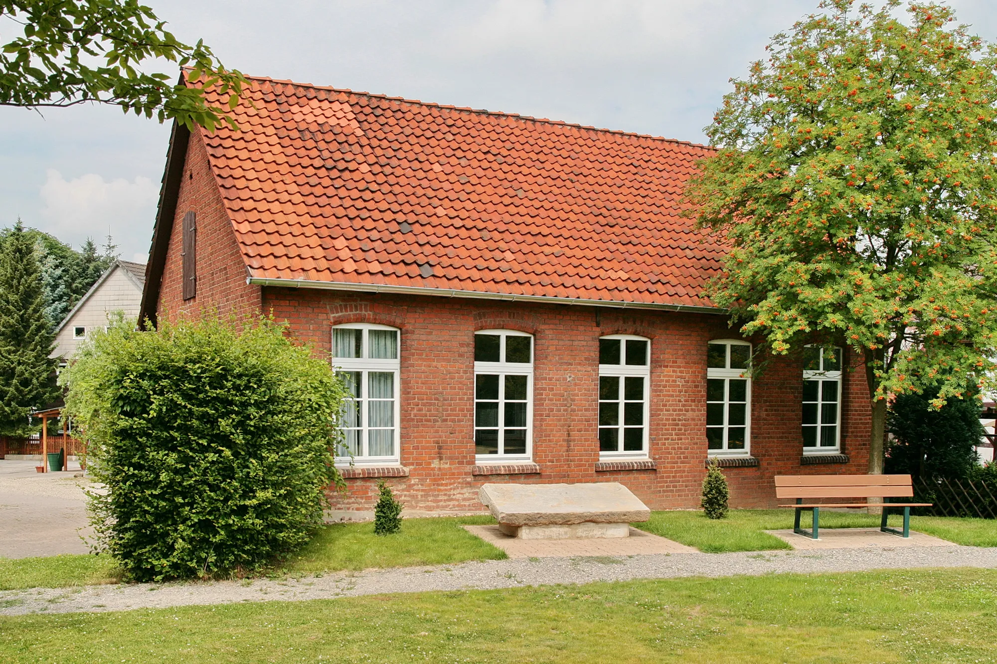 Photo showing: Altes Schulhaus in Heyersum (Nordstemmen), Niedersachsen, Deutschland