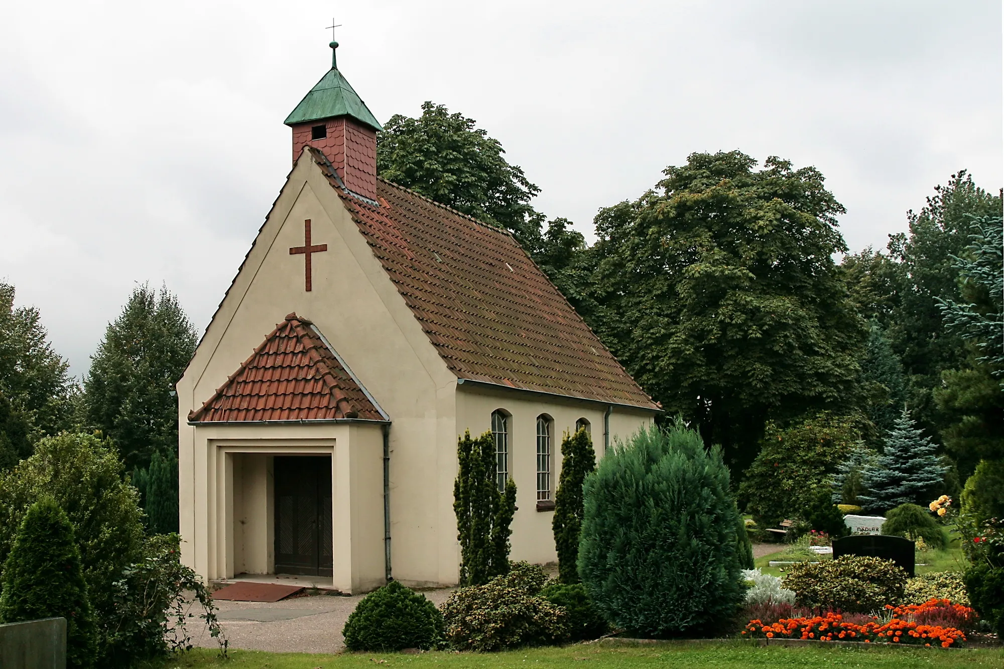 Photo showing: Friedhofskapelle vor Berenbostel