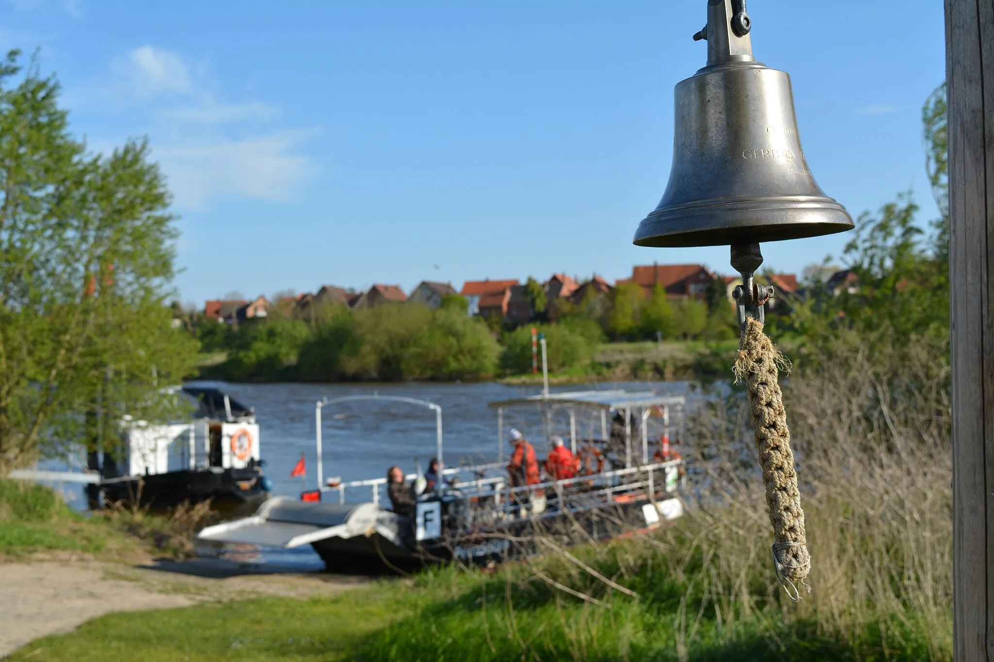 Photo showing: Die Weser-Fährverbindung der PetraSolara zwischen Hävern und Windheim in Hävern.