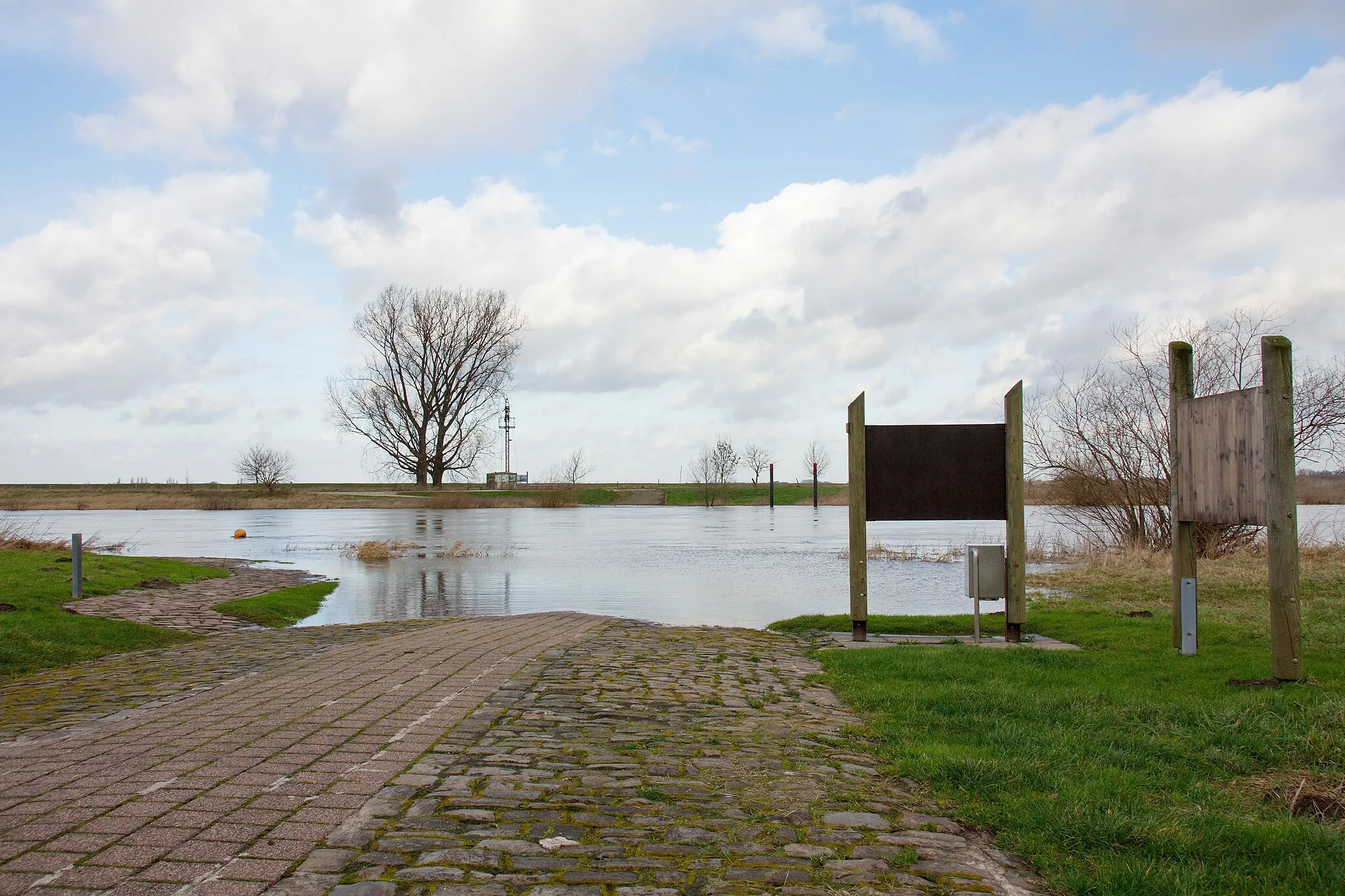 Photo showing: Weserfähre in Windheim (Petershagen), NRW, Deutschland.