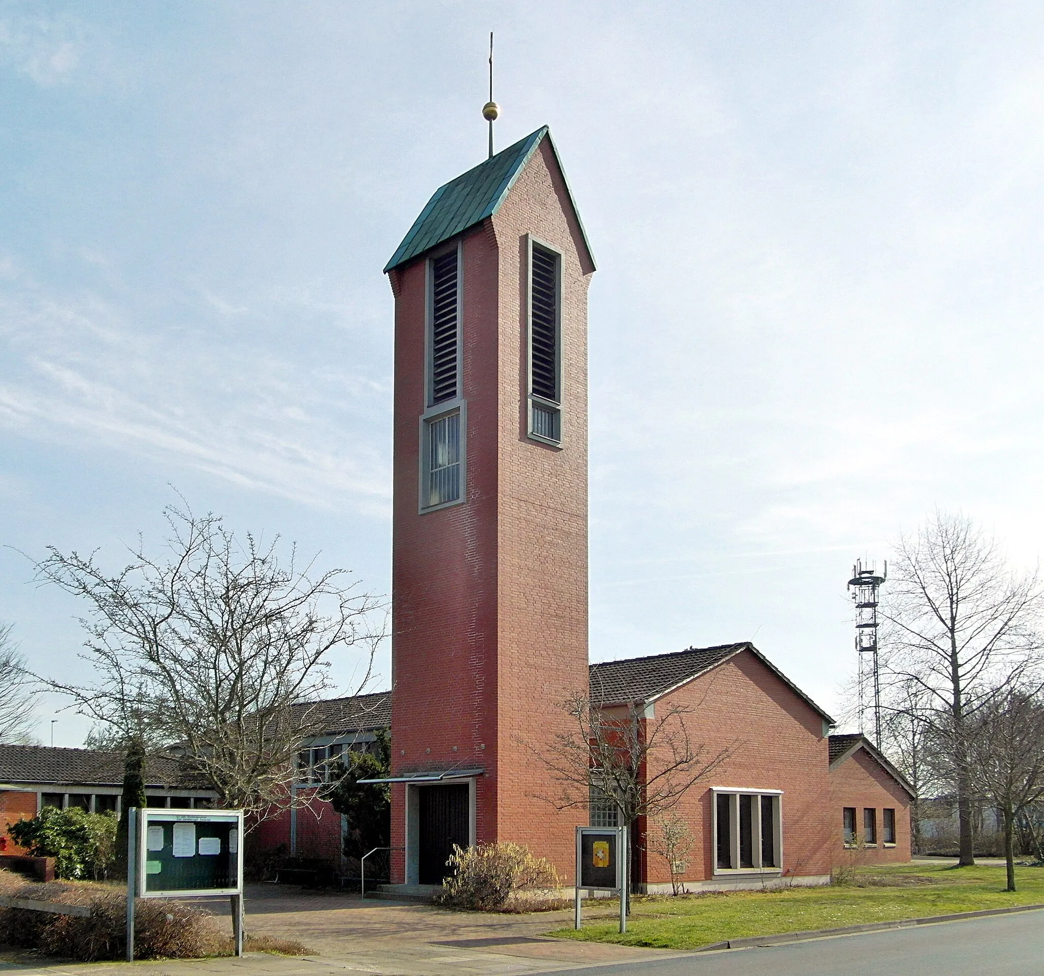 Photo showing: Die evangelisch-lutherische Kirche "Zum barmherzigen Samariter" im Seelzer Stadtteil Lohnde in der Region Hannover