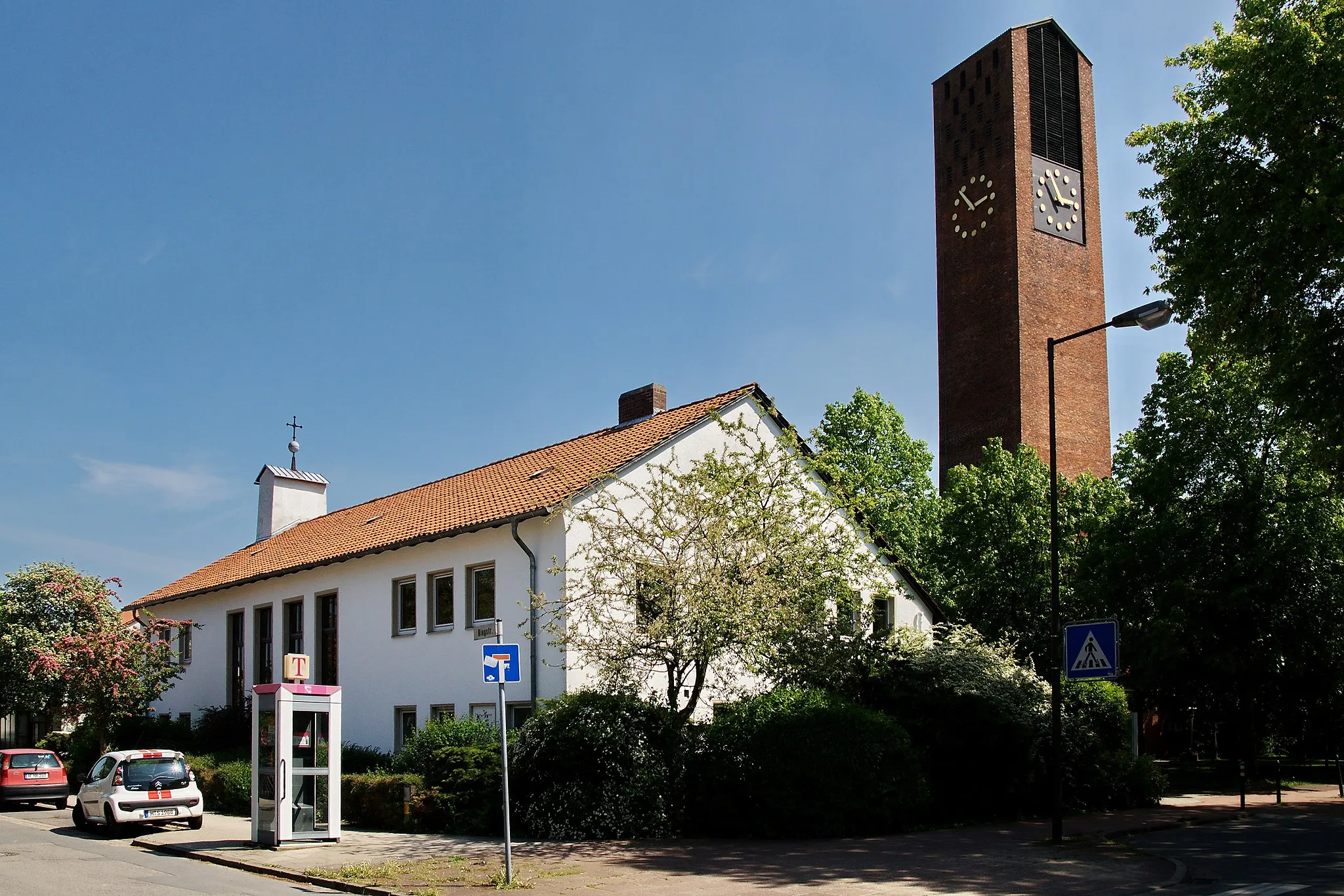 Photo showing: Emmaus-Kirche in Wiesenau (Langenhagen), Niedersachsen, Deutschland
