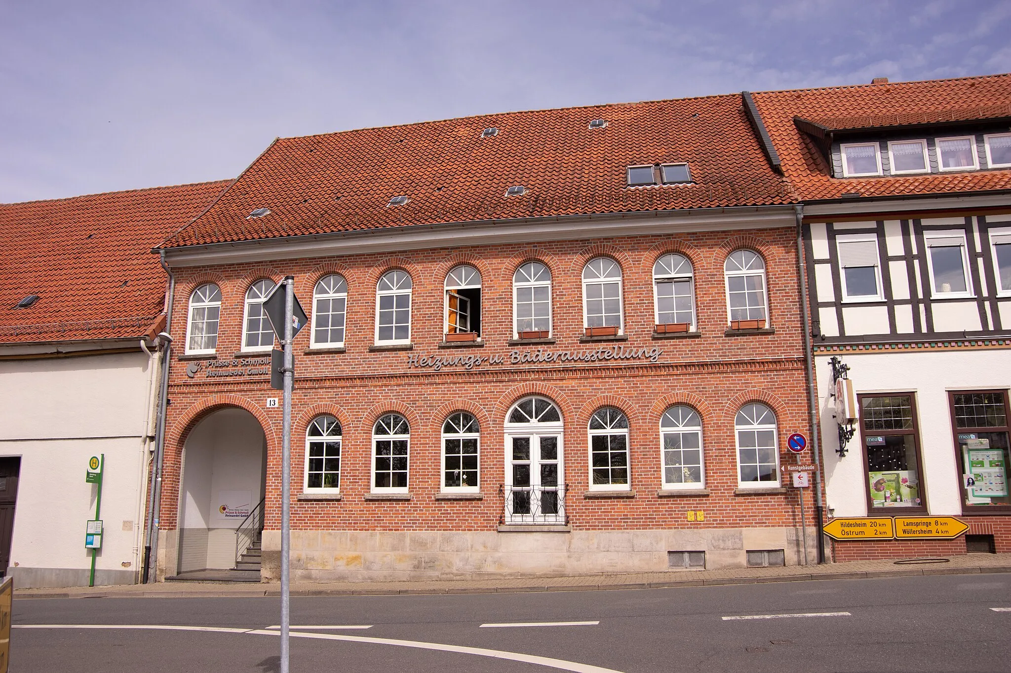 Photo showing: Bad Salzdetfurth, Ortsteil Bodenburg in Niedersachsen. Die Häuser am Markt under Markt selber stehen unter Denkmalschutz.