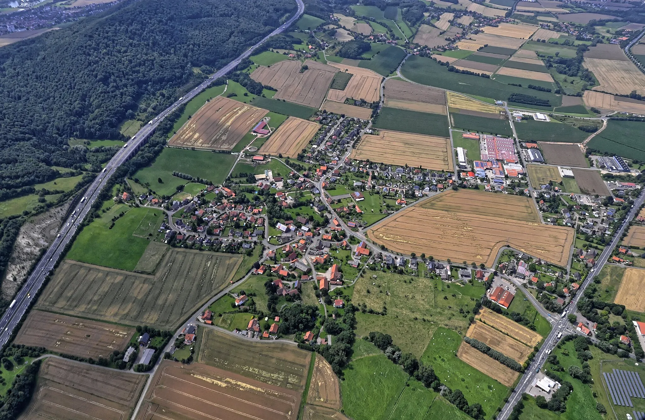 Photo showing: Bilder vom Flug Nordholz-Hammelburg 2015: Luhden und die Autobahn A-2