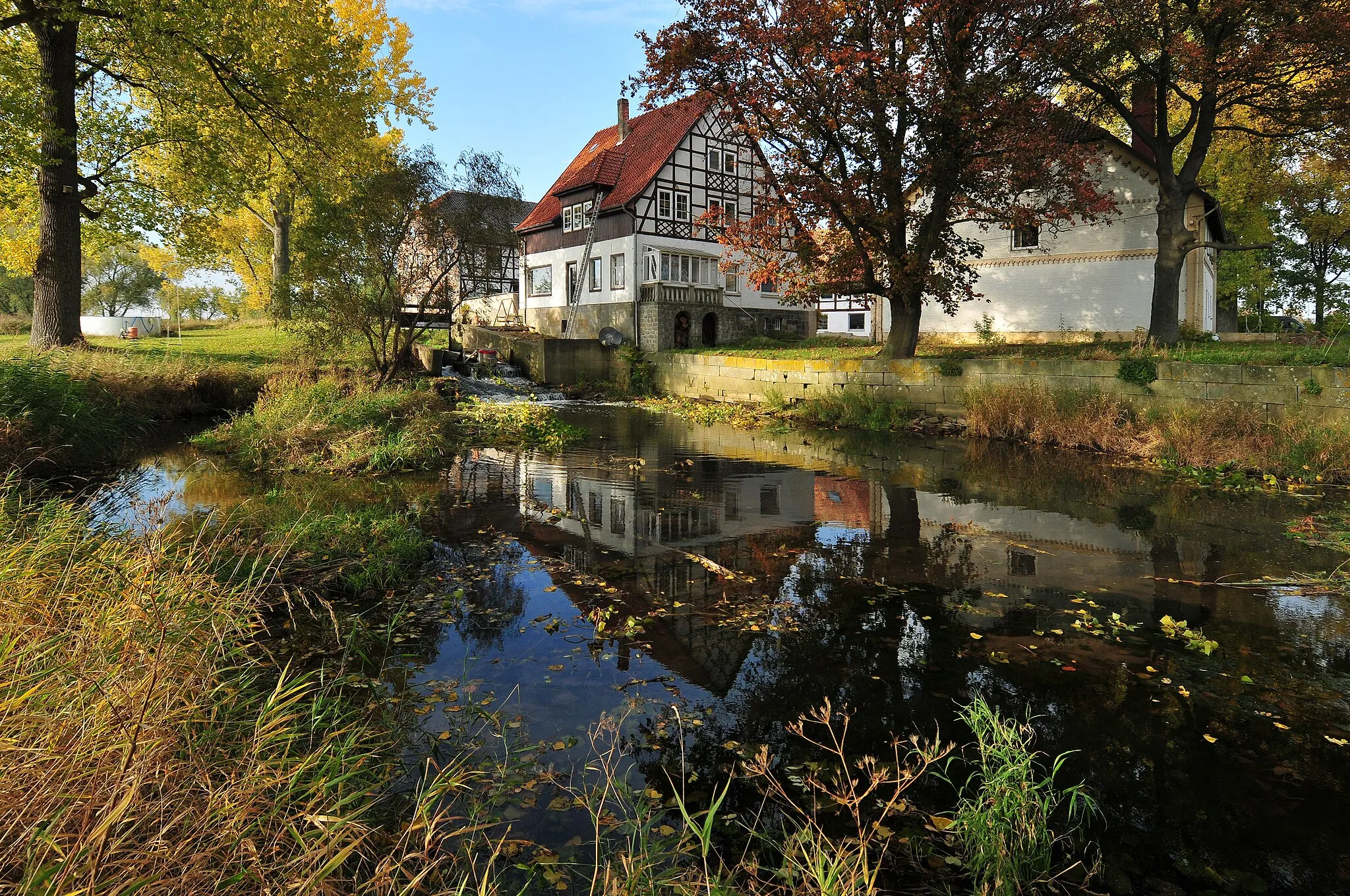 Photo showing: The "Rosenmühle" on the river Haller is a former water mill in Adensen, Nordstemmen, Lower Saxony, Germany.