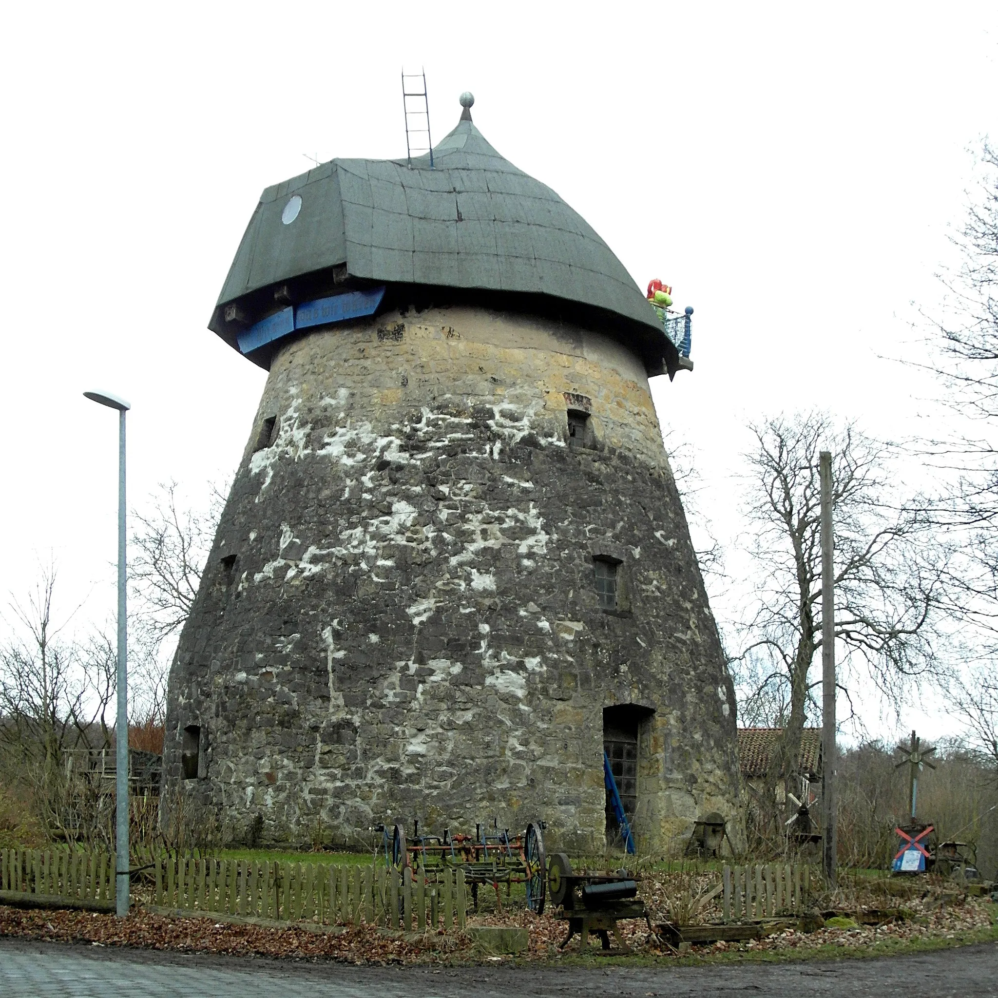 Photo showing: Die Struckmeyersche Mühle auf dem Gehrdener Berg in der Region Hannover in Niedersachsen