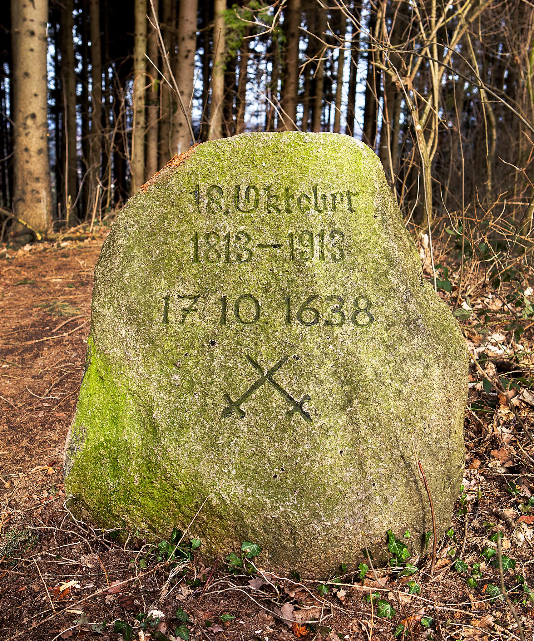 Photo showing: Gedenkstein auf dem Eiberg in Vlotho (Valdorf) zur Erinnerung an die Völkerschlacht bei Leipzig (18. Oktober 1813) und die Schlacht bei Vlotho (17.10.1638)