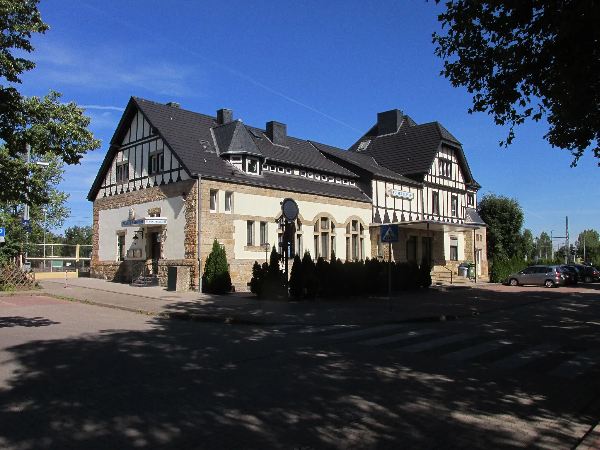 Photo showing: das Bahnhofsgebäude von Weetzen