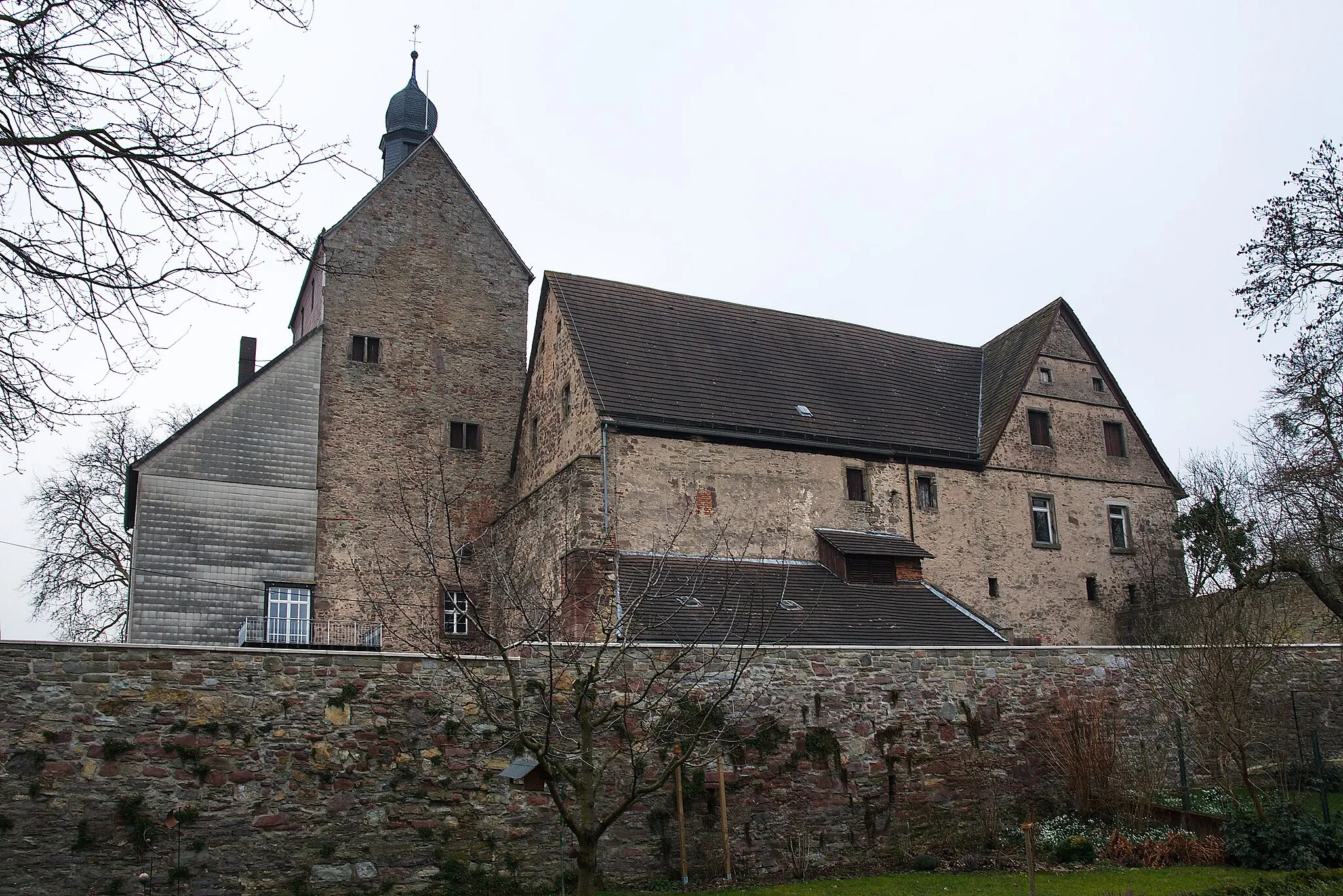 Photo showing: Ehemalige Wasserburg, heute Domäne in Grohnde (Emmerthal), Niedersachsen, Deutschland