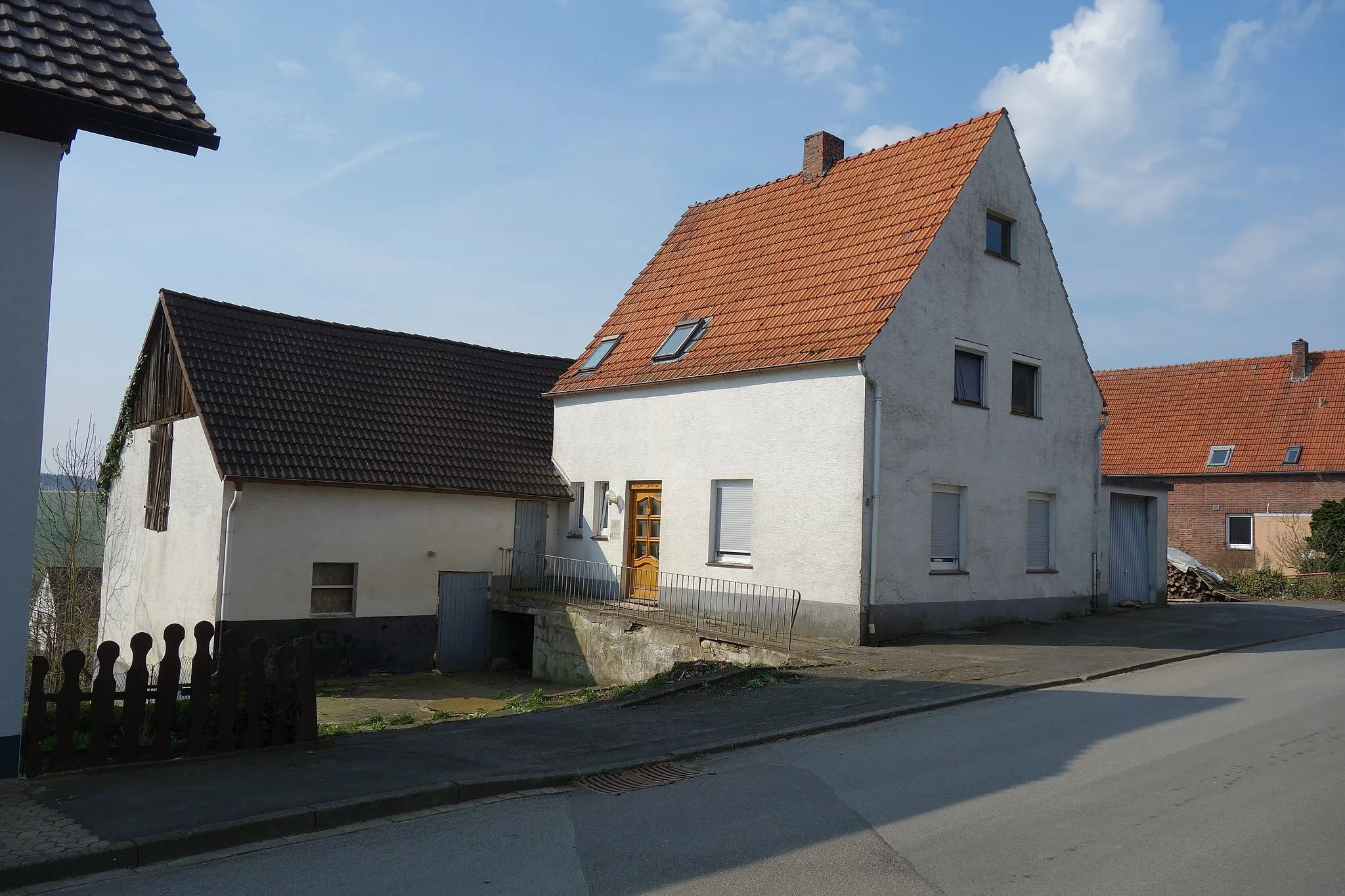 Photo showing: Haus Kriminalfall Höxter am Saatweg in Höxter-Bosseborn von Nordosten.