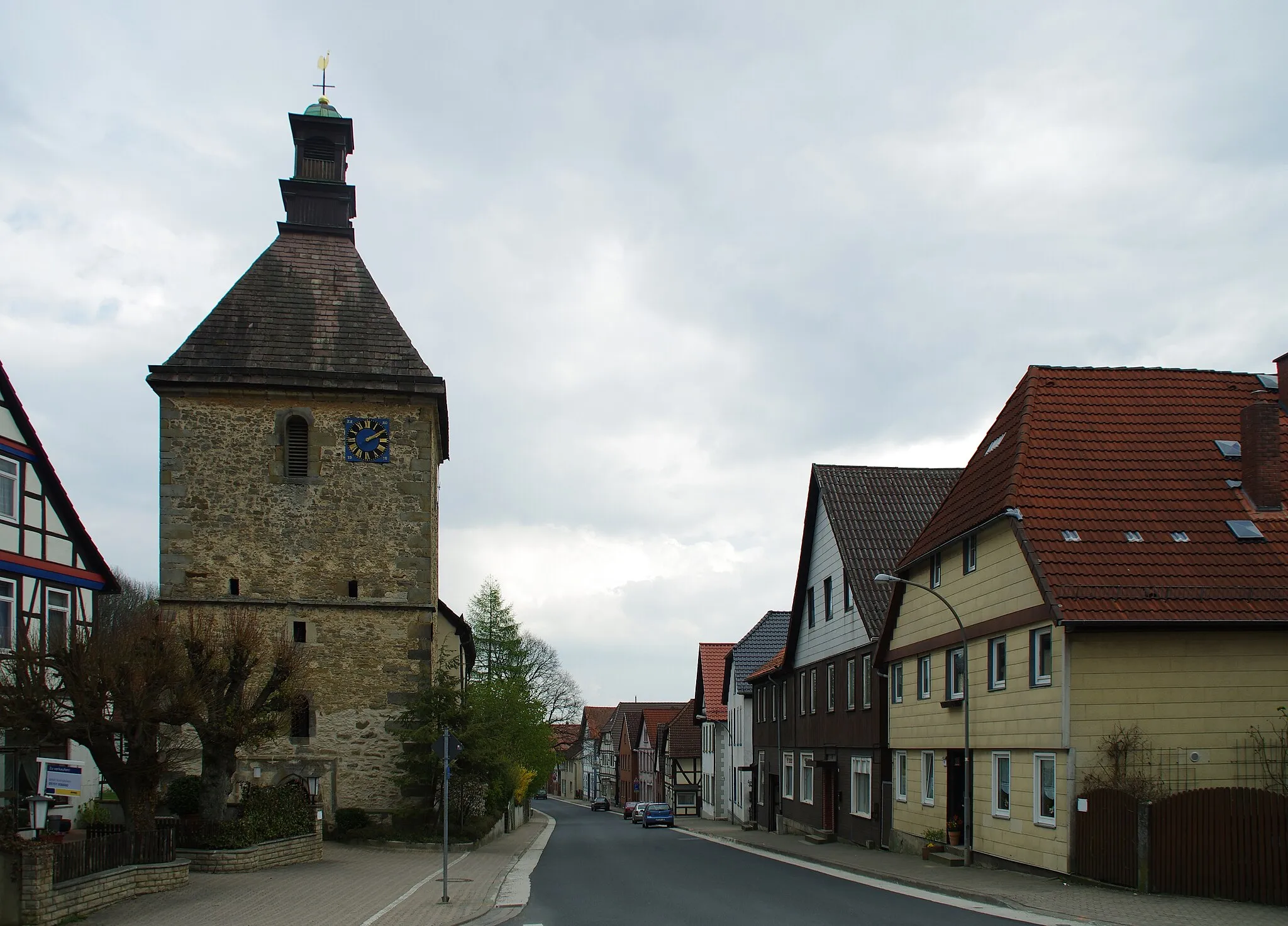 Photo showing: Salzhemmendorf Ortsteil Lauemstein in Niedersachsen. Die Straße Im Flecken im Ort.