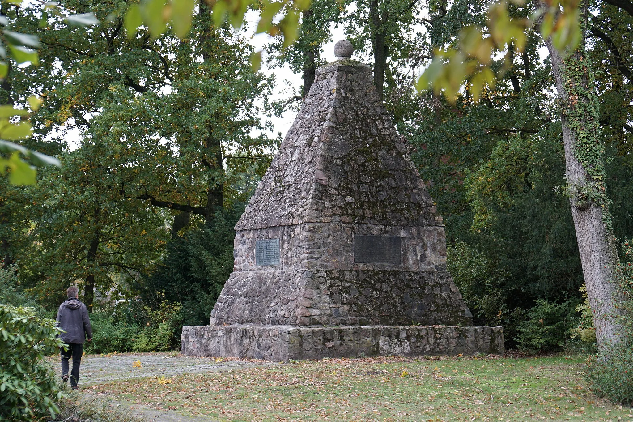 Photo showing: Kriegerdenkmal in Rodewald untere Bauerschaft
