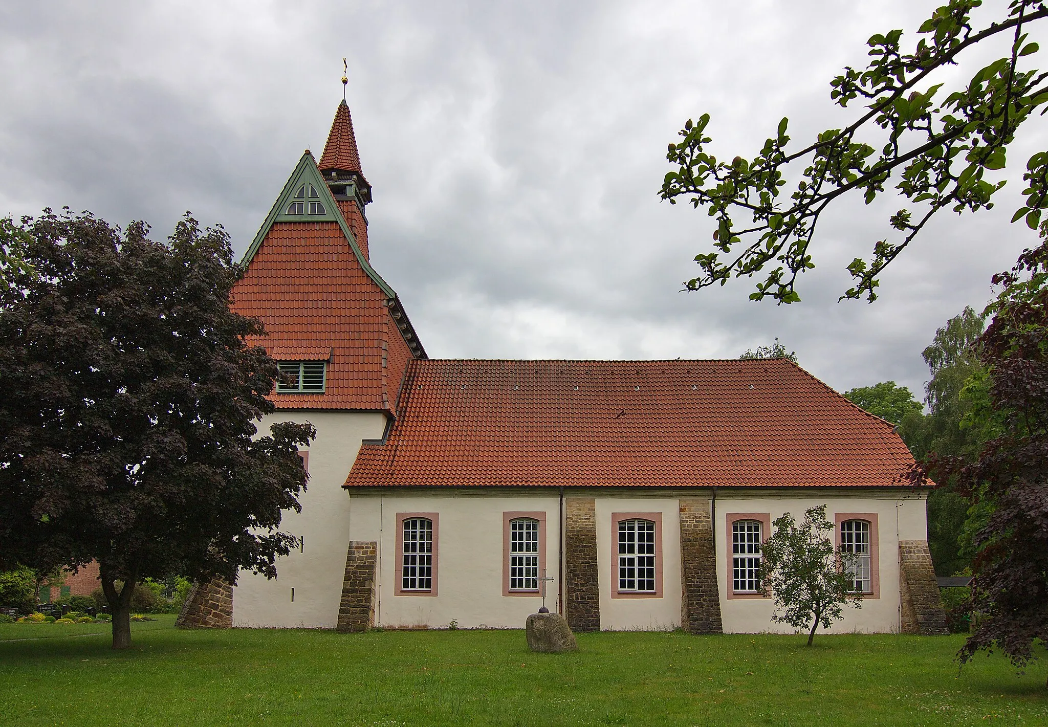 Photo showing: Kirche „Zum Guten Hirten“ in Schneeren (Neustadt a.Rbg.), Niedersachsen, Deutschland