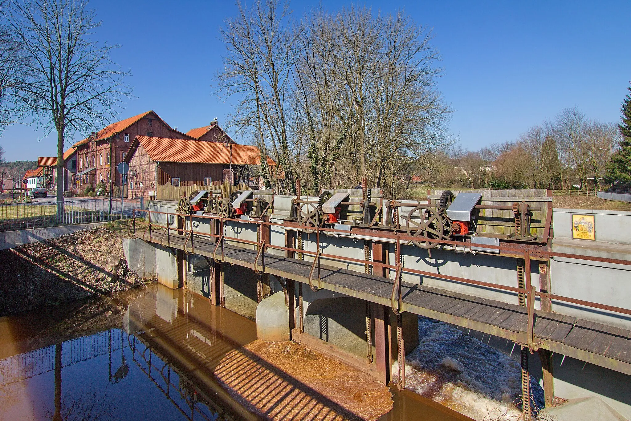 Photo showing: Wehr der Wassermühle Meyersiek in Steyerberg, Niedersachsen, Deutschland.