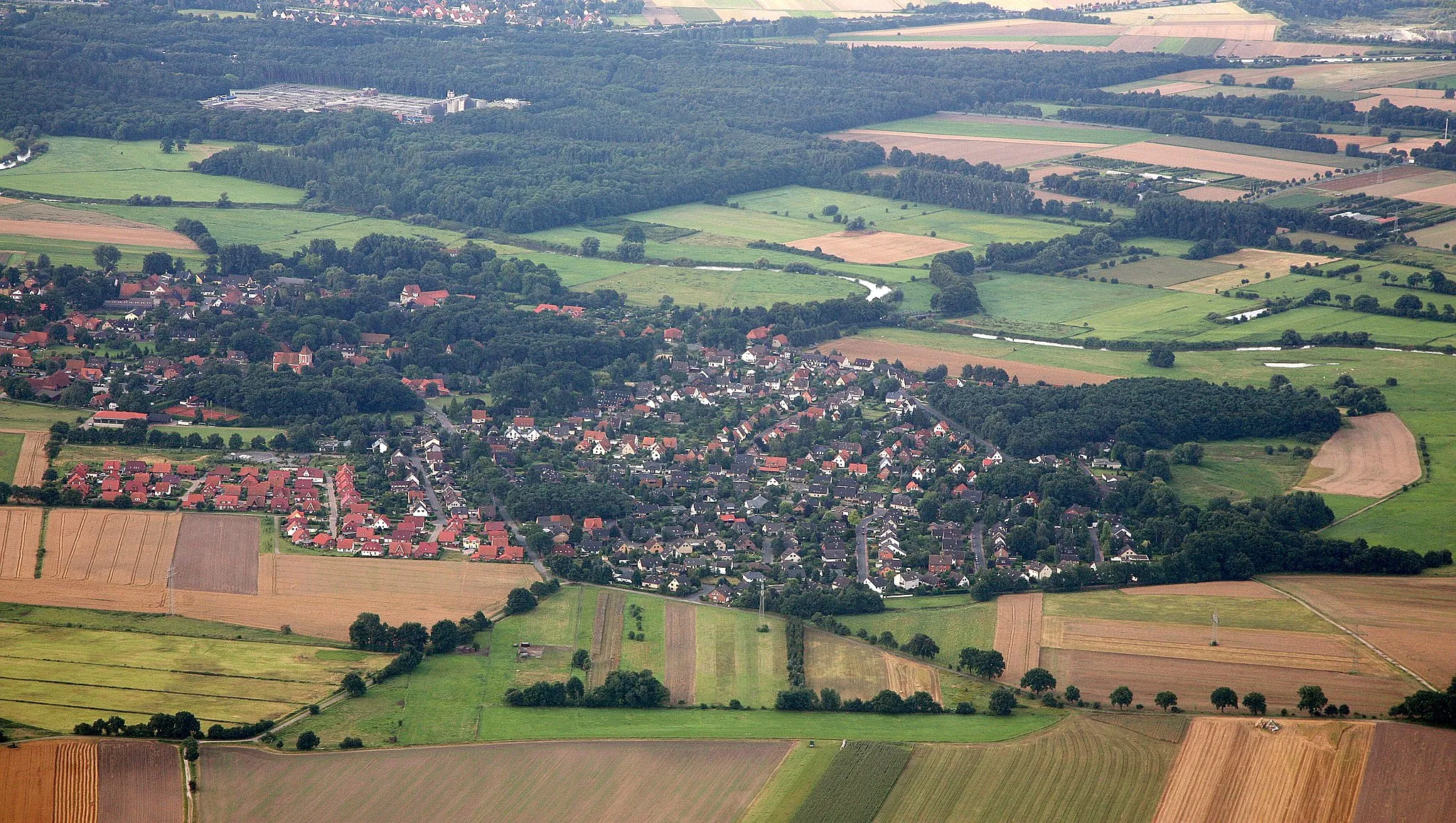 Photo showing: Aerial shot of the village of Schloss Ricklingen, a suburb of Garbsen near Hannover, Germany.
