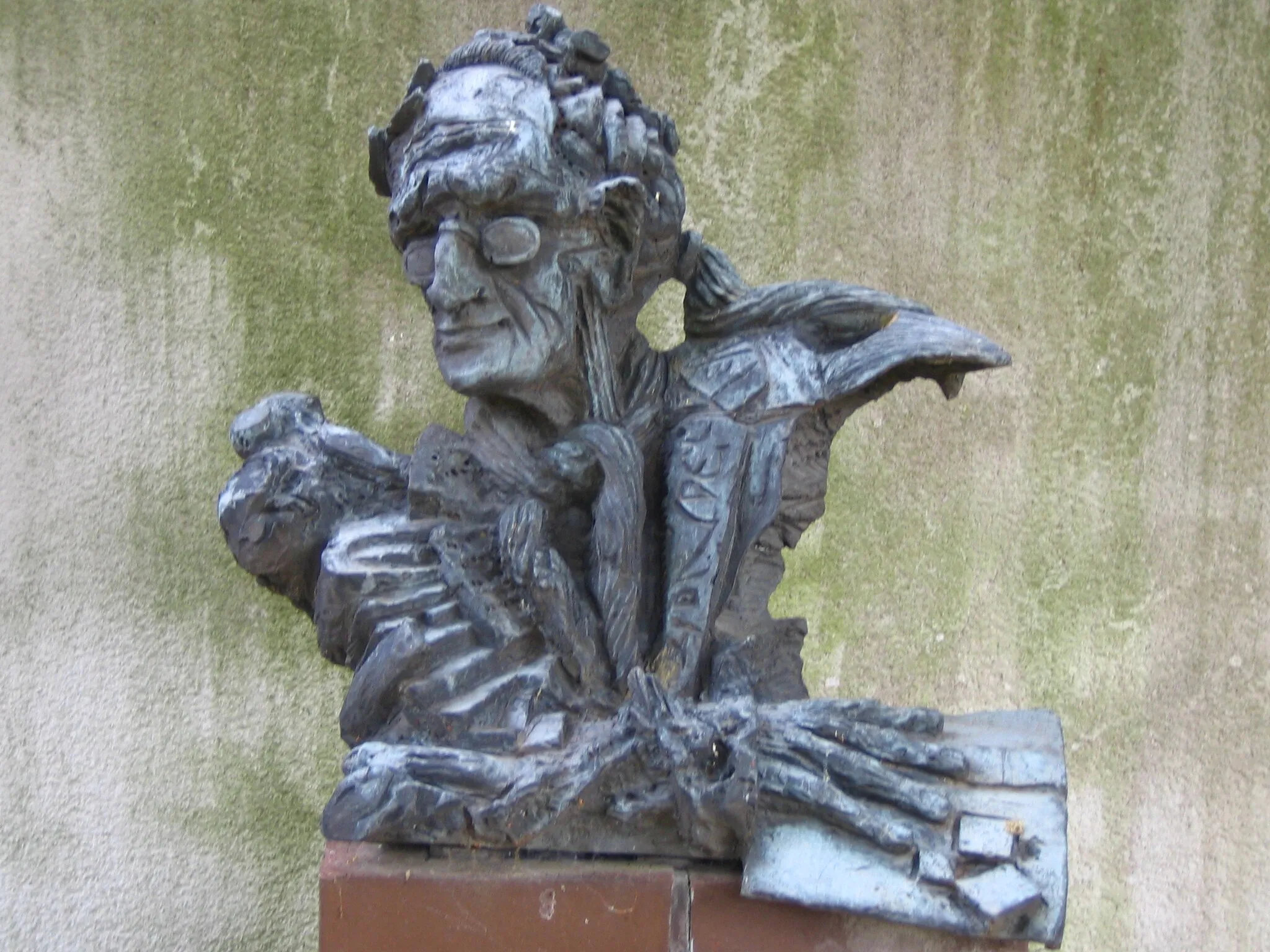 Photo showing: Sculpture of Johann Peter Hundeiker in Vechelde palace garden, bronze, by Ben Siebenrock 1979, Lower Saxony, Germany.