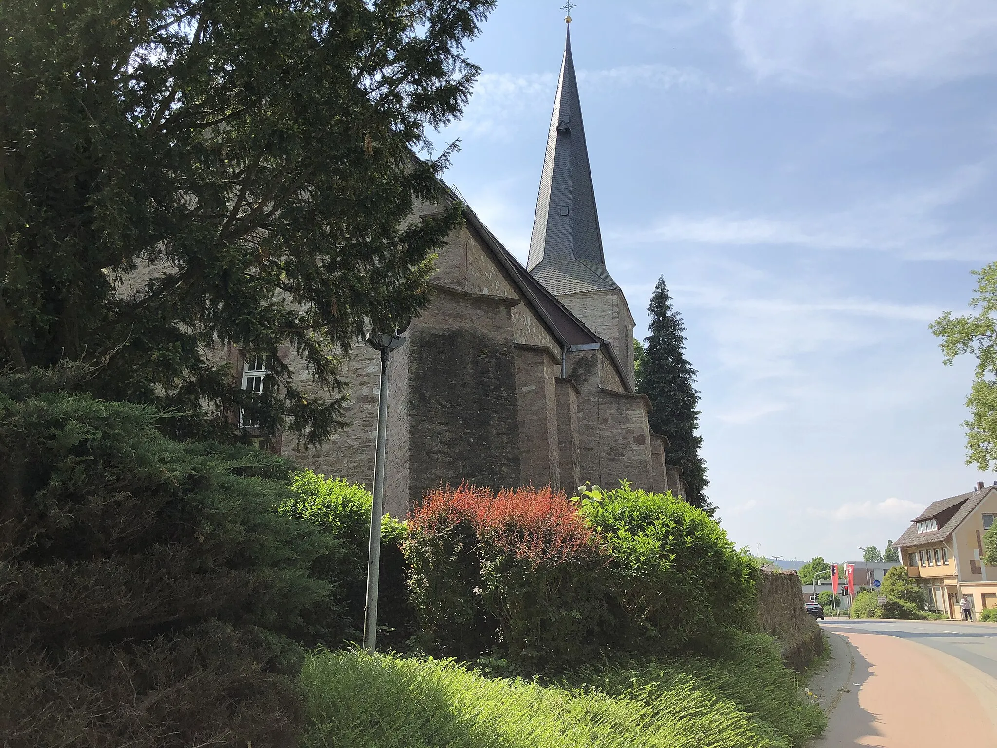 Photo showing: Die evangelisch-lutherische Kirche St. Petri in Kirchohsen, Emmerthal gehört zur evangelisch-lutherischen Landeskirche Hannover.