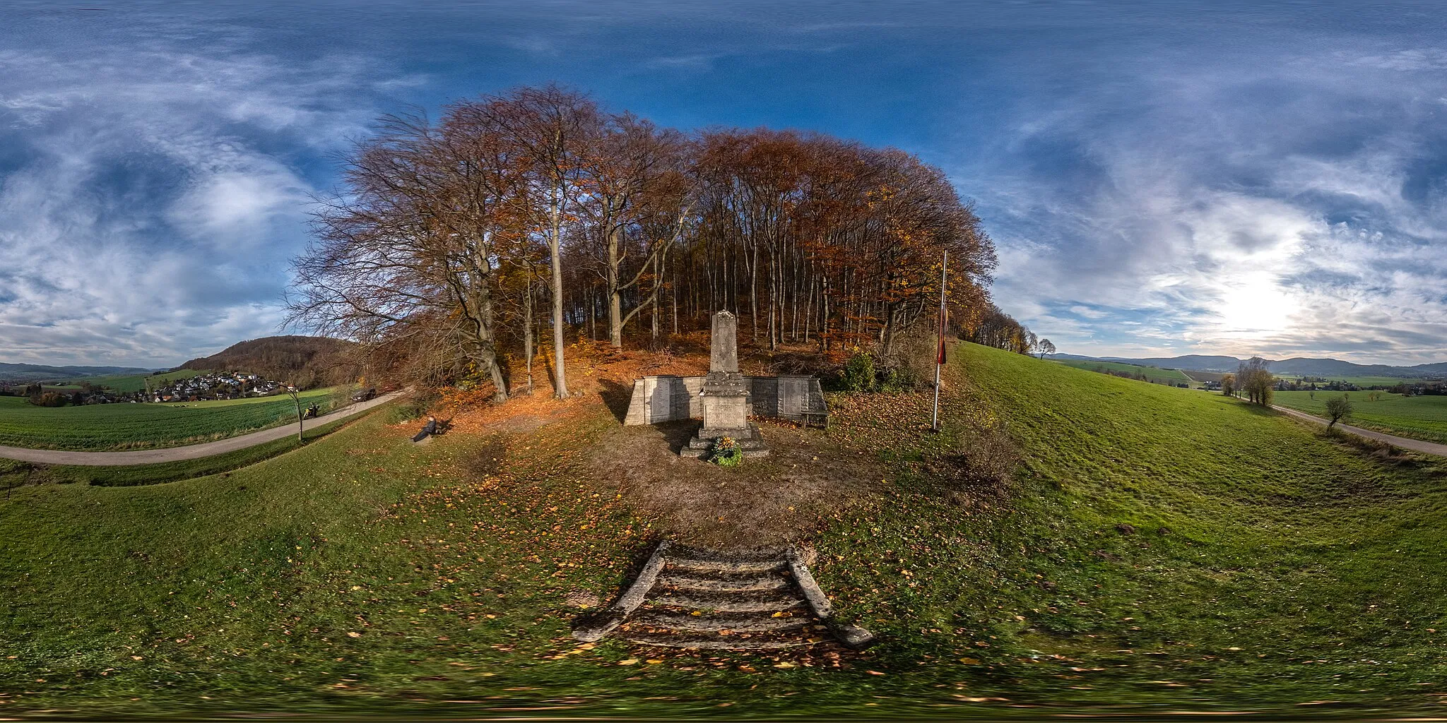 Photo showing: Kugelpanorama vom Kriegerdenkmal in Holzen