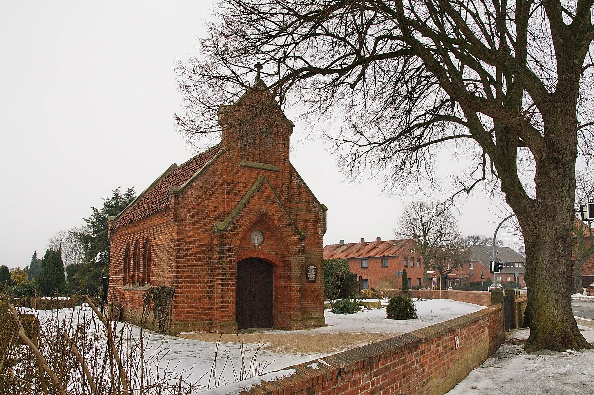 Photo showing: Friedhofskapelle von 1890 in Mandelsloh (Neustadt am Rübenberge), Niedersachsen, Deutschland