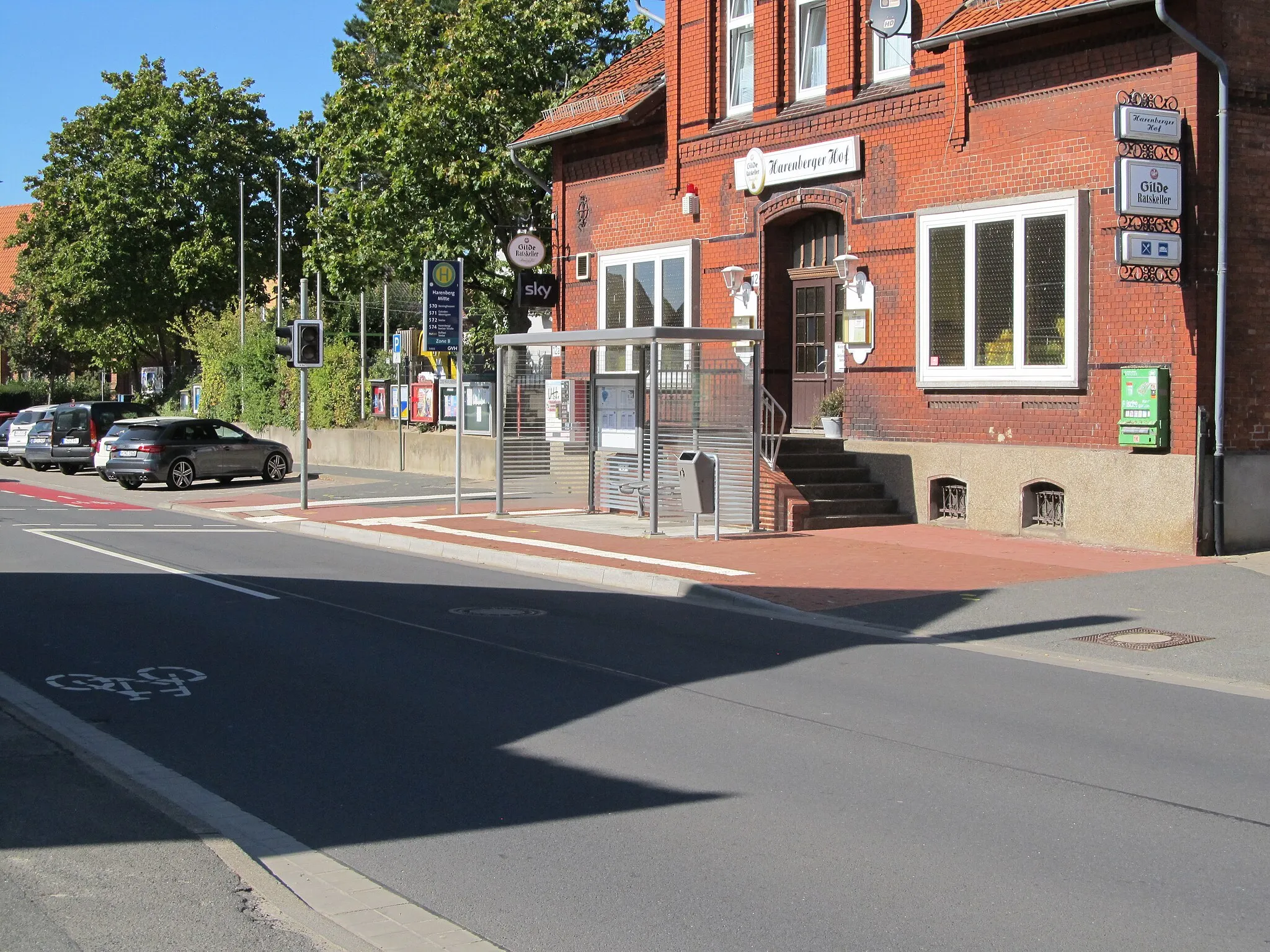 Photo showing: die Bushaltestelle Mitte in der Harenberger Meile in Harenberg für die Fahrtrichtung Groß Munzel