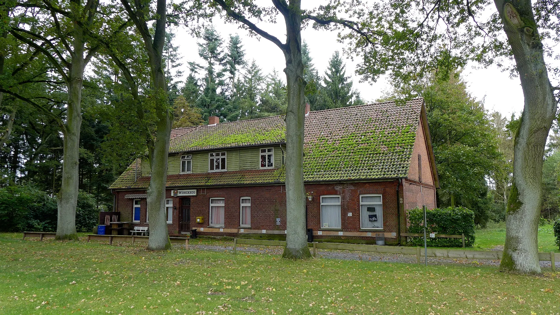 Photo showing: Ehemaliges Gasthaus Wensekrug, heute Clubhaus der Bikerfreunde Soltau.