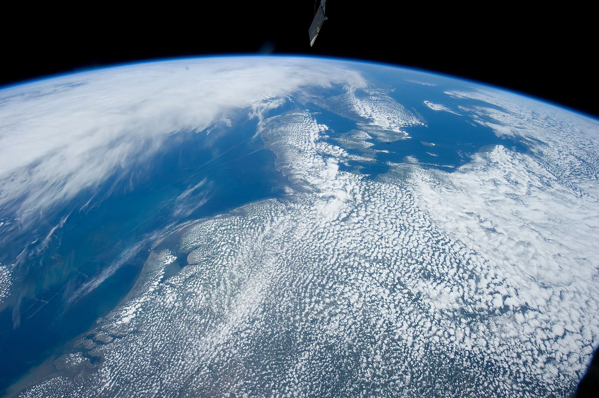 Photo showing: View of Earth taken during ISS Expedition 31.