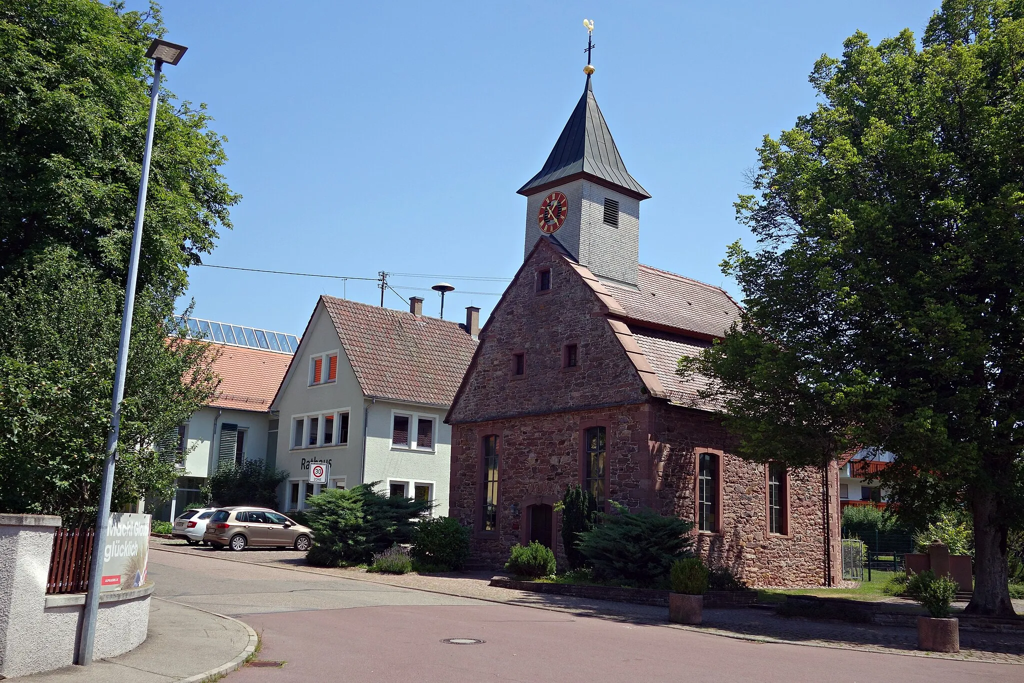 Photo showing: Evangelical Church in Neuhengstett, a village in the southwest of Germany. The old town hall is visible behind the church.