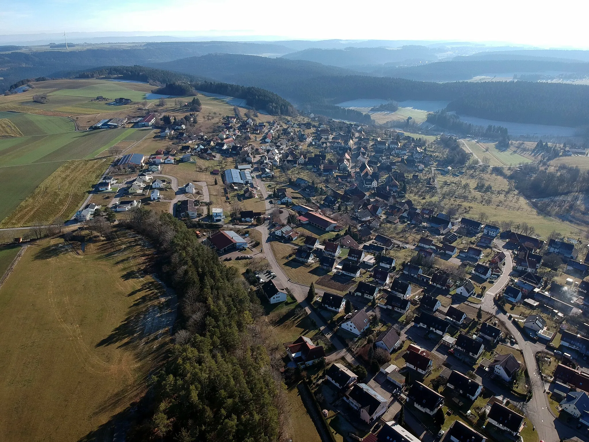 Photo showing: Wittendorf (Loßburg) Luftbild in Richtung Süden, Ortskern Mitte hinten
Aufnahme von Ende 2018