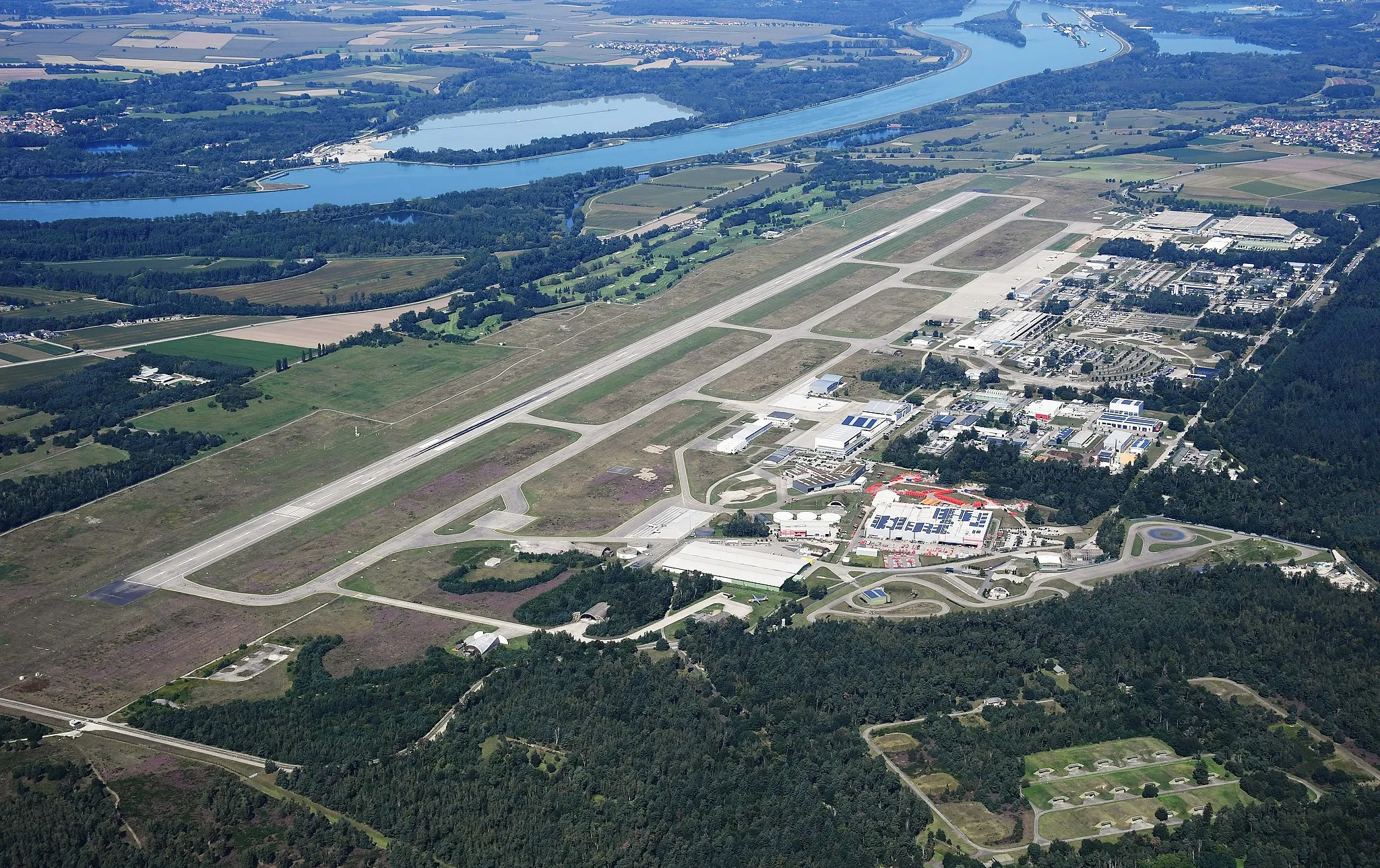 Photo showing: Aerial image of the Karlsruhe/Baden-Baden airport