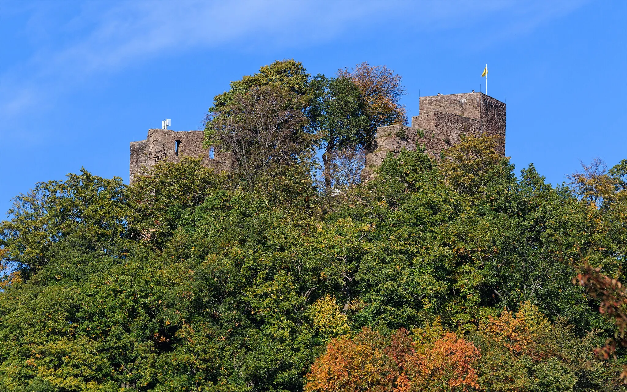 Photo showing: View towards Ebersteinburg castle ruin in Baden-Baden (BW, Germany).