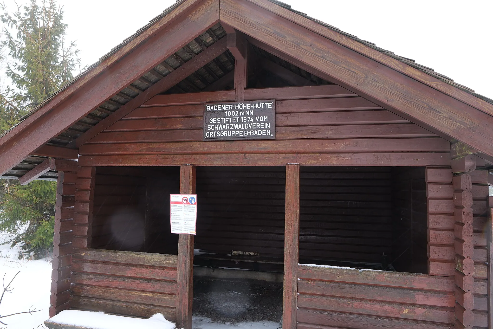 Photo showing: Badener-Höhe-Hütte am Gipfel der Badener Höhe in einem Schneeregensturm am 10. März 2020.