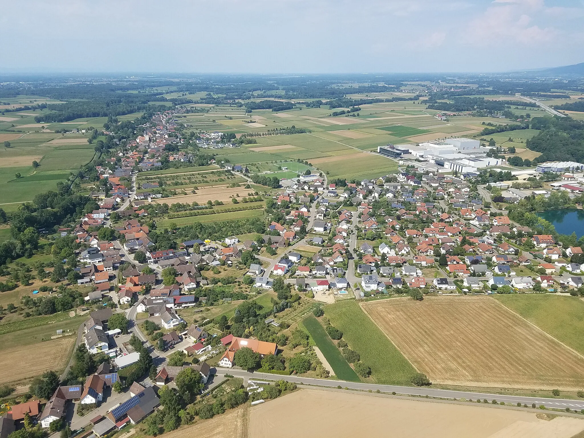 Photo showing: Luftaufnahme von Gamshurst (Achern) von Süden aus