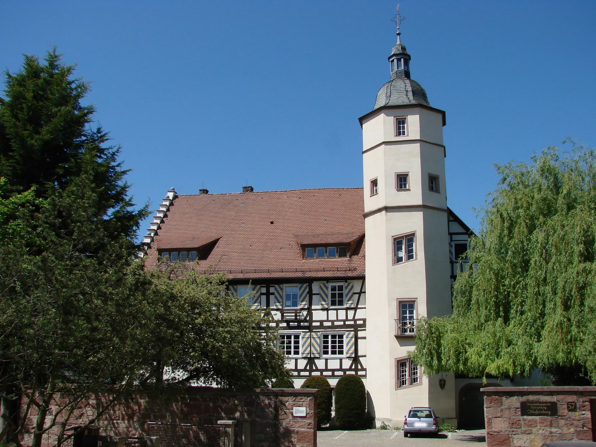 Photo showing: Niefernburg