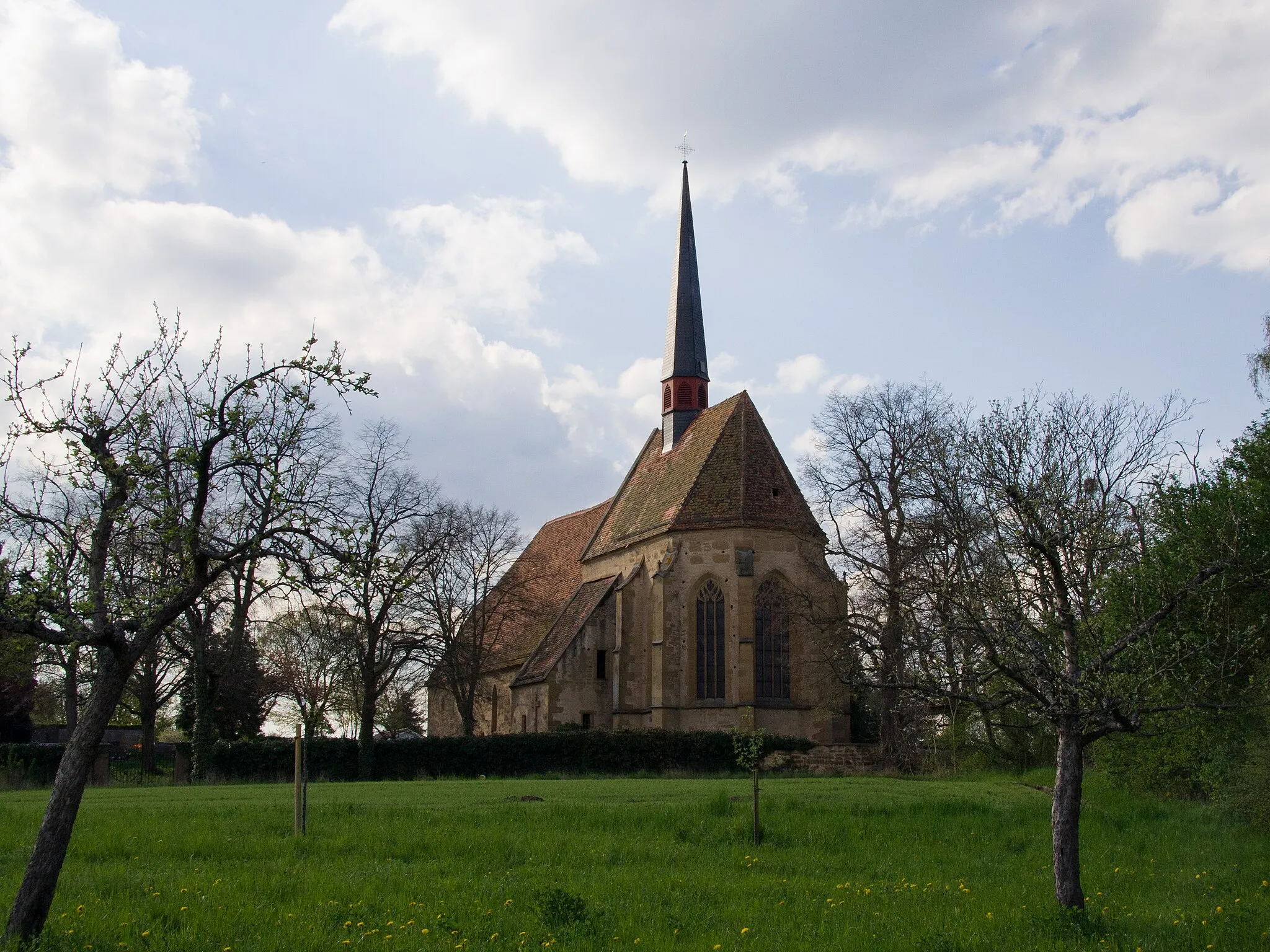 Photo showing: View of the Church of Our Lady in Lienzingen. Location is north-east of the church.
