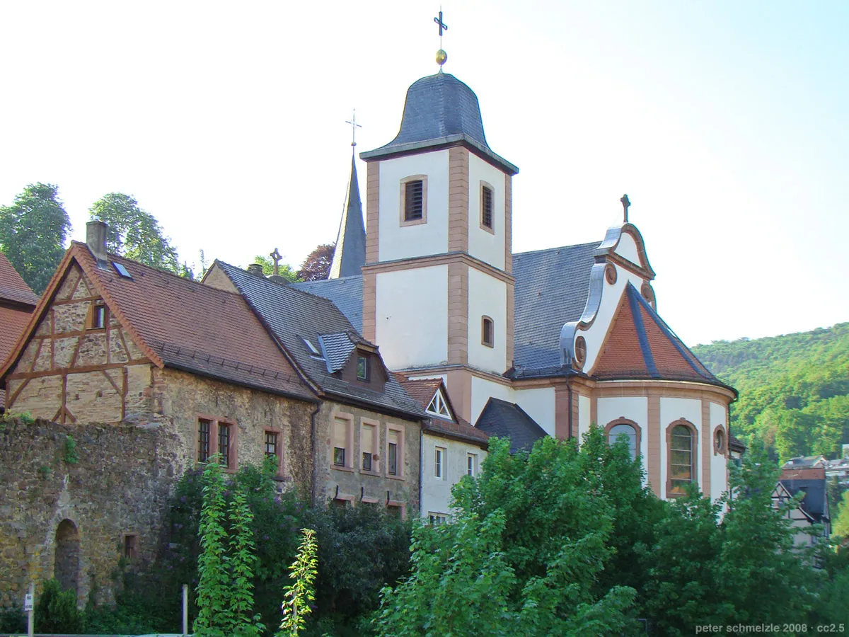 Photo showing: Katholische Herz-Jesu-Kirche in Neckarsteinach.