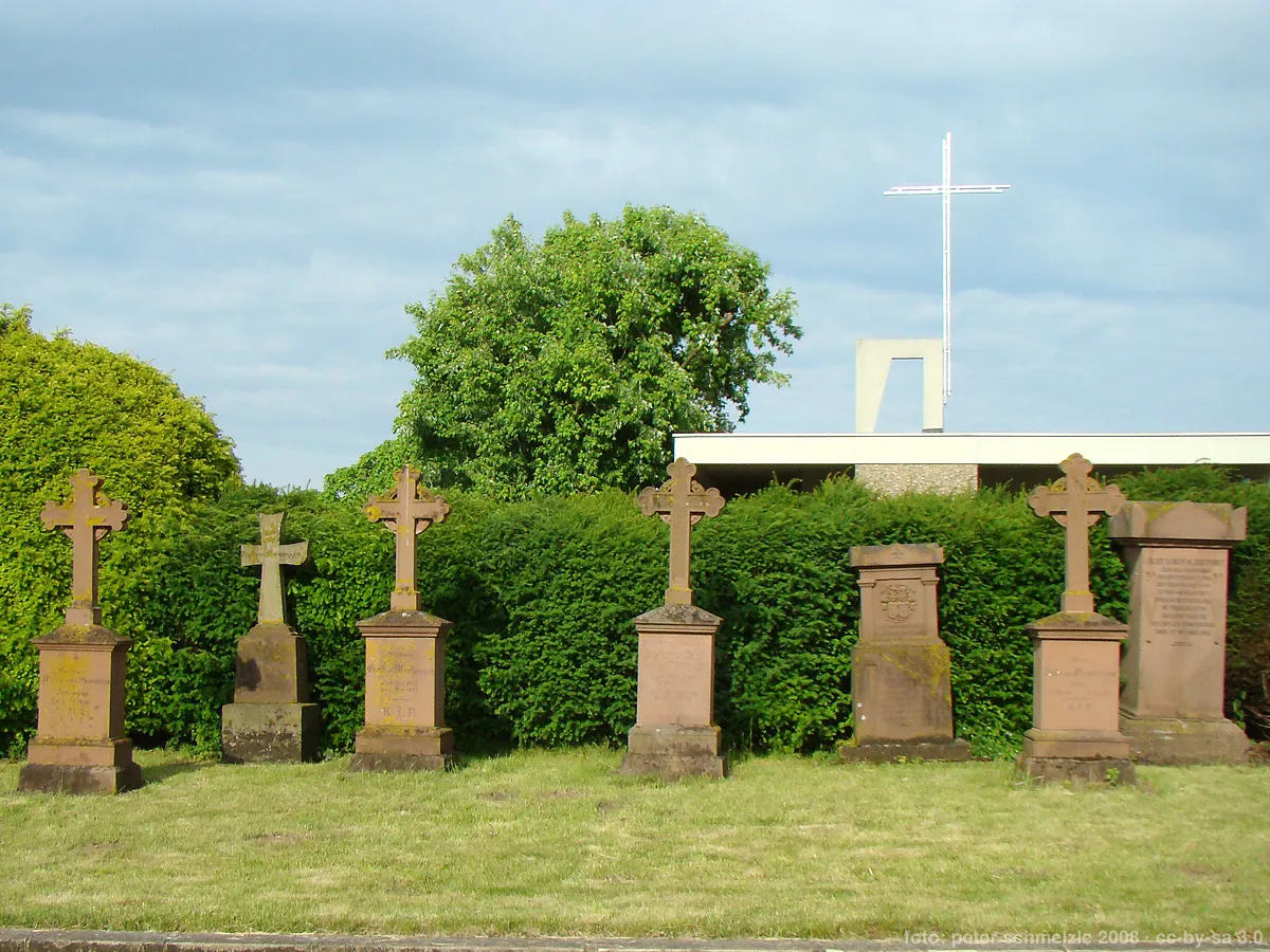 Photo showing: Grabmale der Freiherren von Mentzingen auf dem Friedhof in Kraichtal-Menzingen