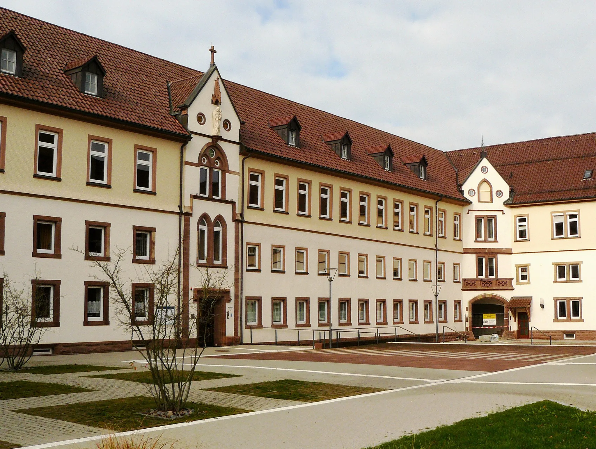 Photo showing: Kloster Heiligenbronn - Klosterhof