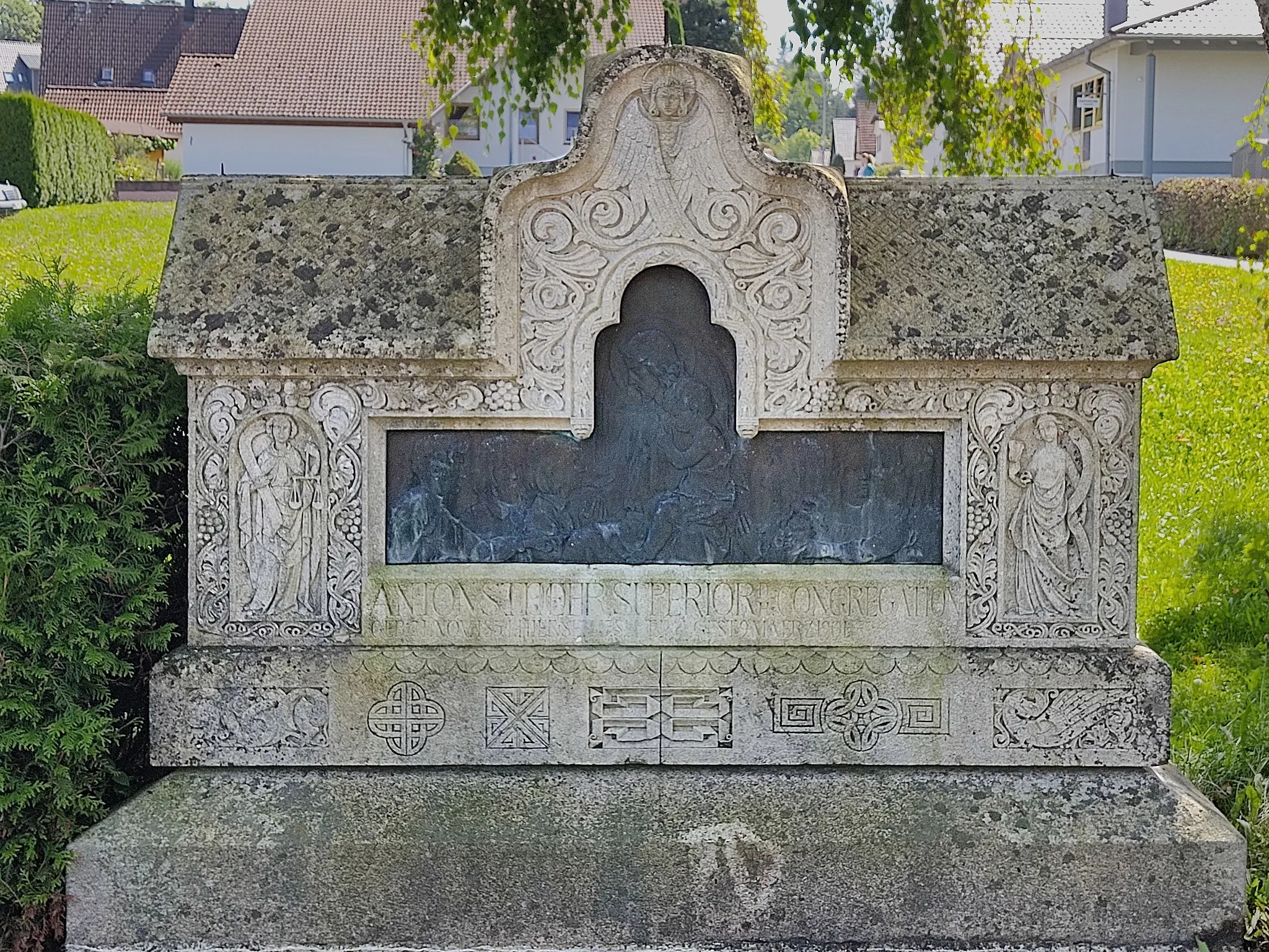 Photo showing: Heiligenbronn (Schwesternfriedhof) - Grabmal Superior Anton Stöhr