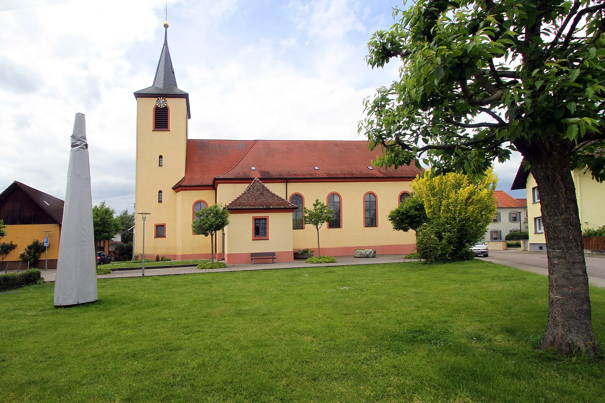 Photo showing: Church of Hl. Kreuz in Lichtenau-Ulm.