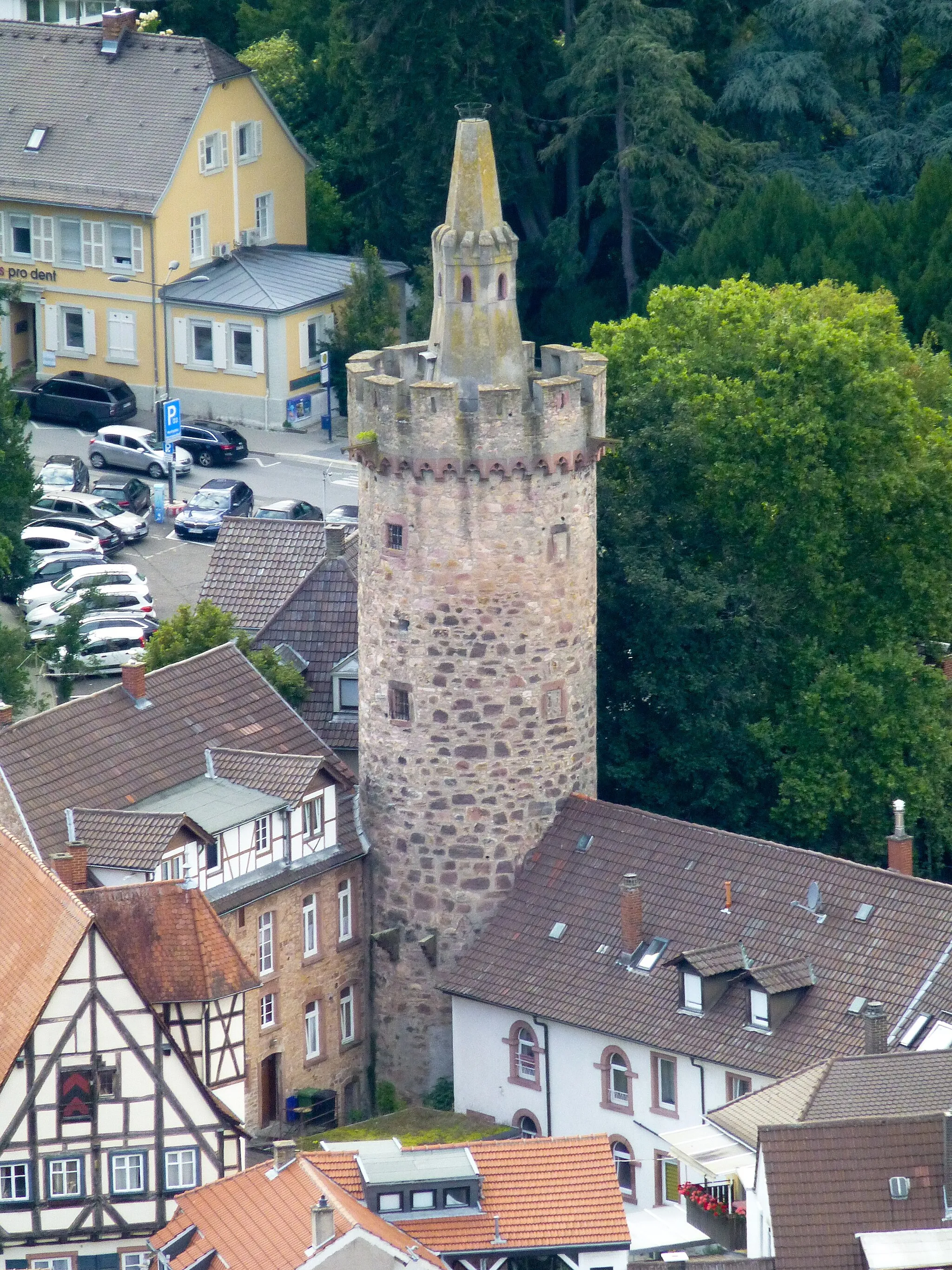 Photo showing: Roter Turm in Weinheim, von der Burg Windeck gesehen