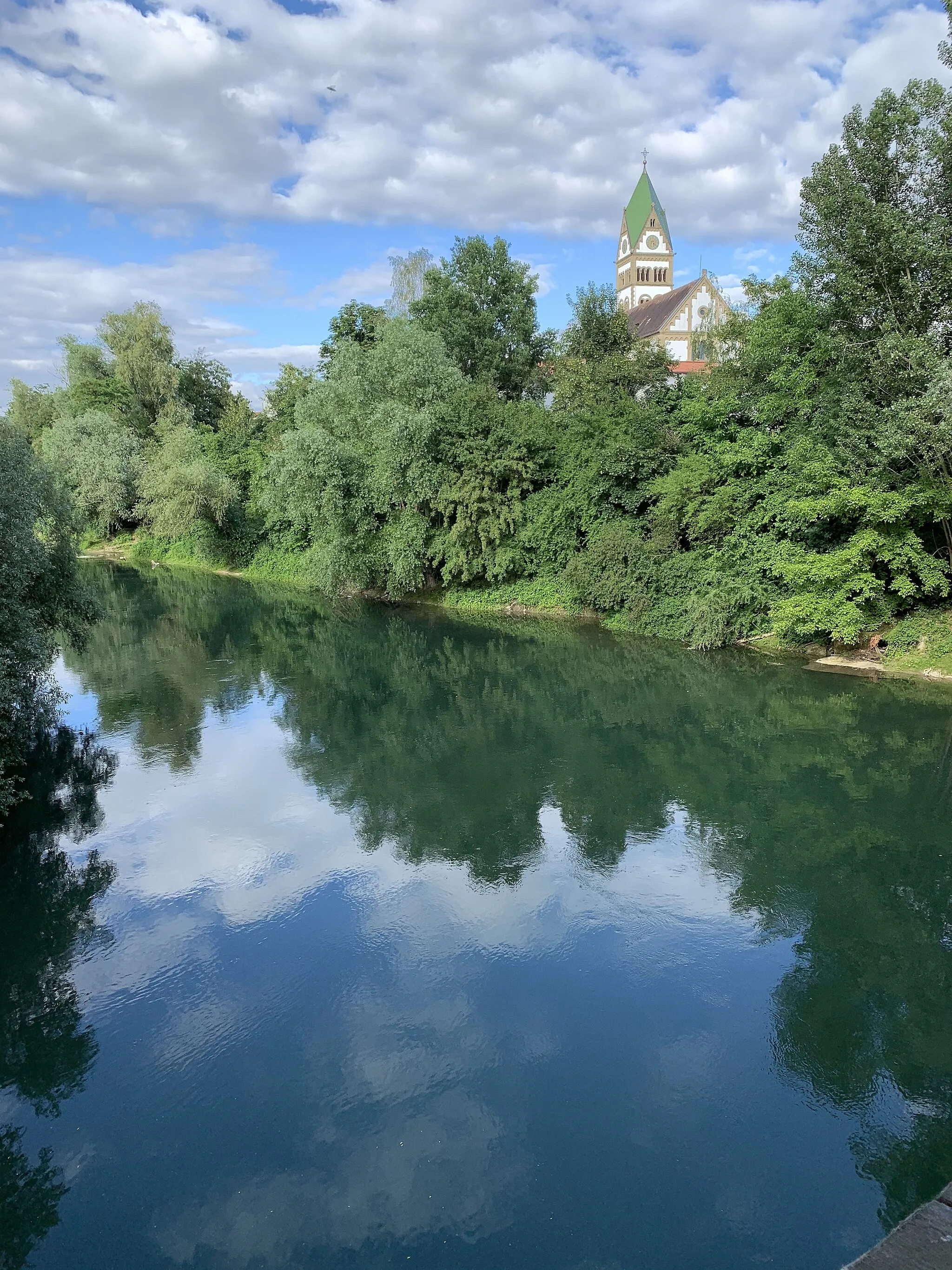 Photo showing: Blick über den Altrhein nach Ketsch, im Hintergrund die katholische Kirche. Aufgenommen von der Ketscher Rheinbrücke.