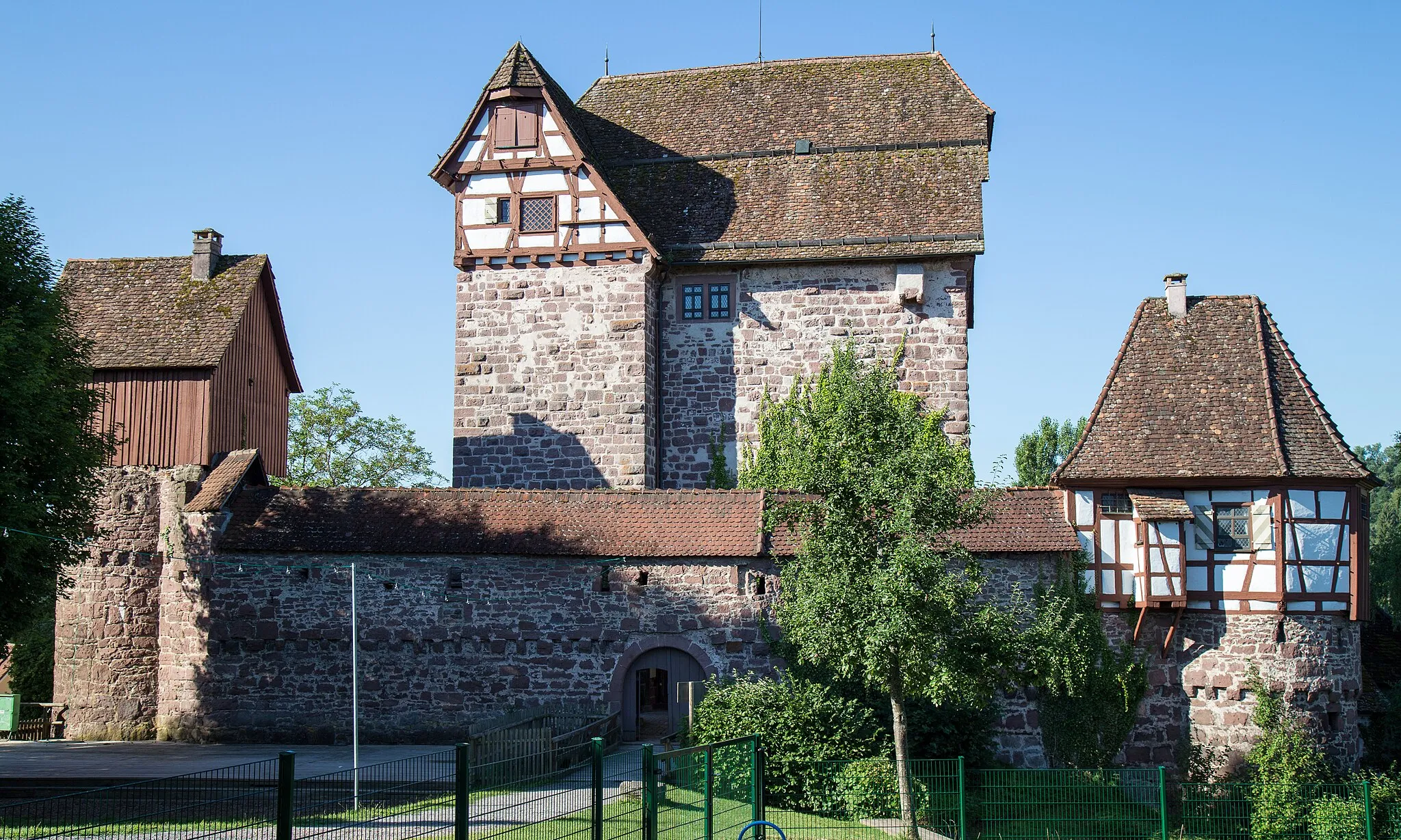 Photo showing: Altes Schloss in Altensteig mit Wehrgang und Türmen