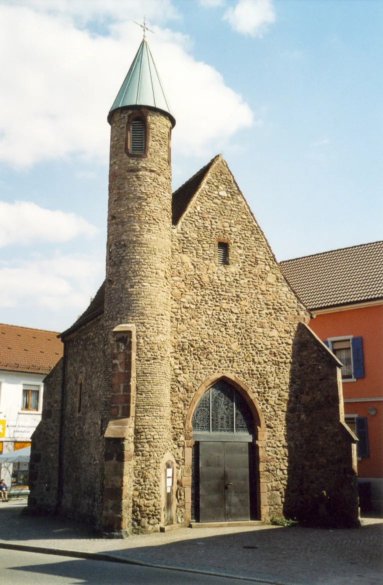 Photo showing: Acherns gotische Nikolauskapelle - schönstes Bauwerk der Stadt.